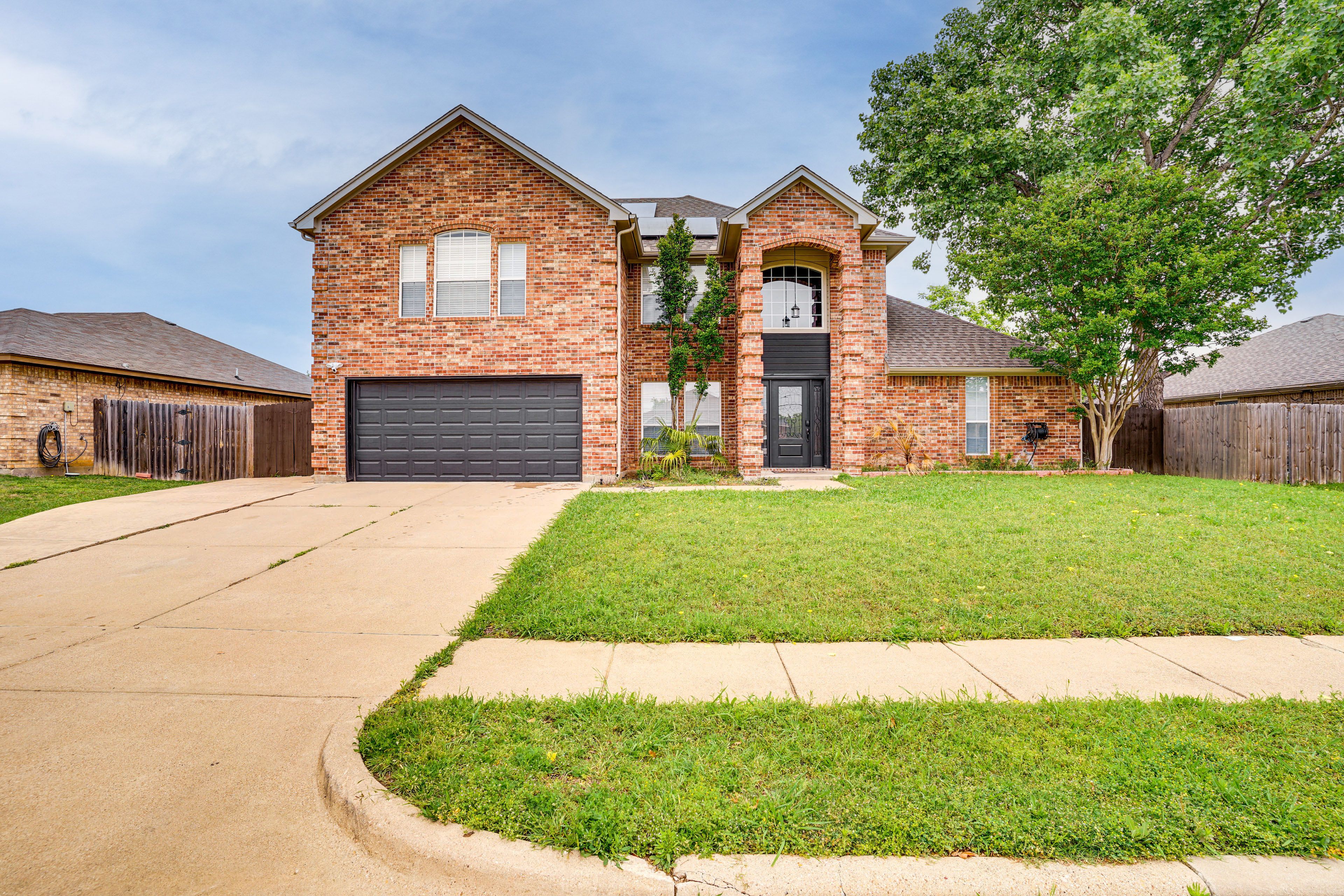 Parking | Driveway (6 Vehicles) | Free Street Parking
