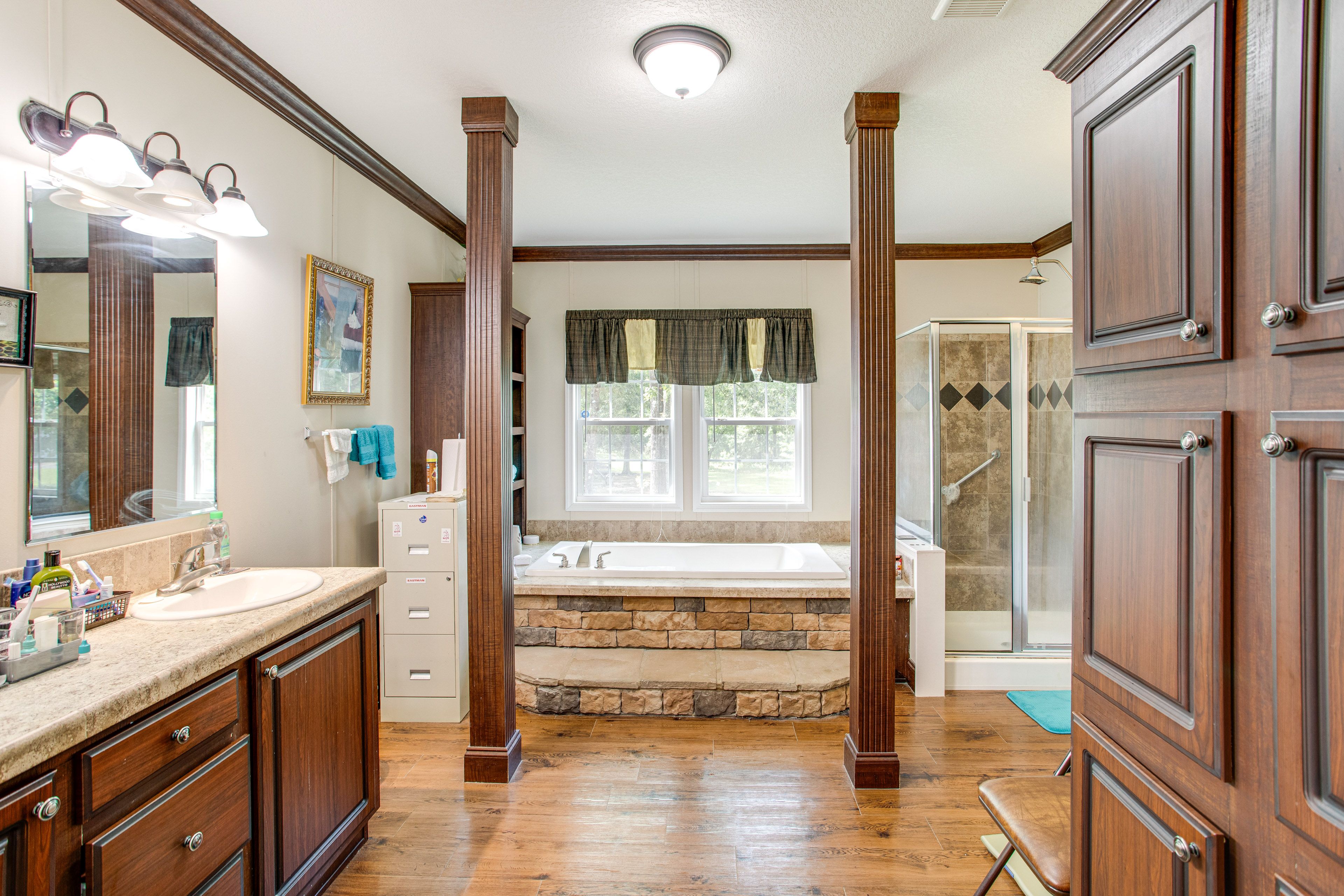Full Bathroom | Towels Provided | Complimentary Toiletries