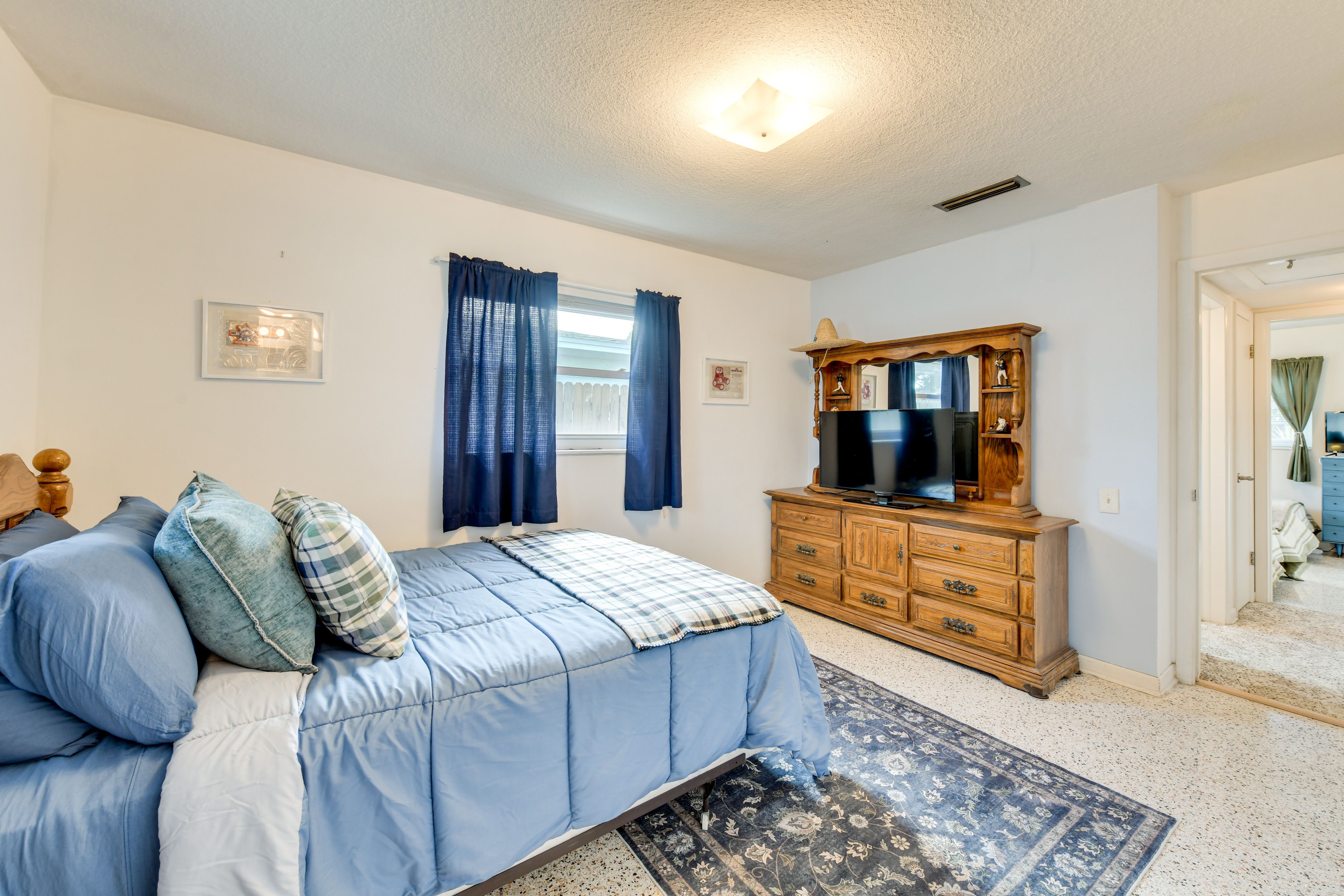 Bedroom 1 | Queen Bed | Linens Provided