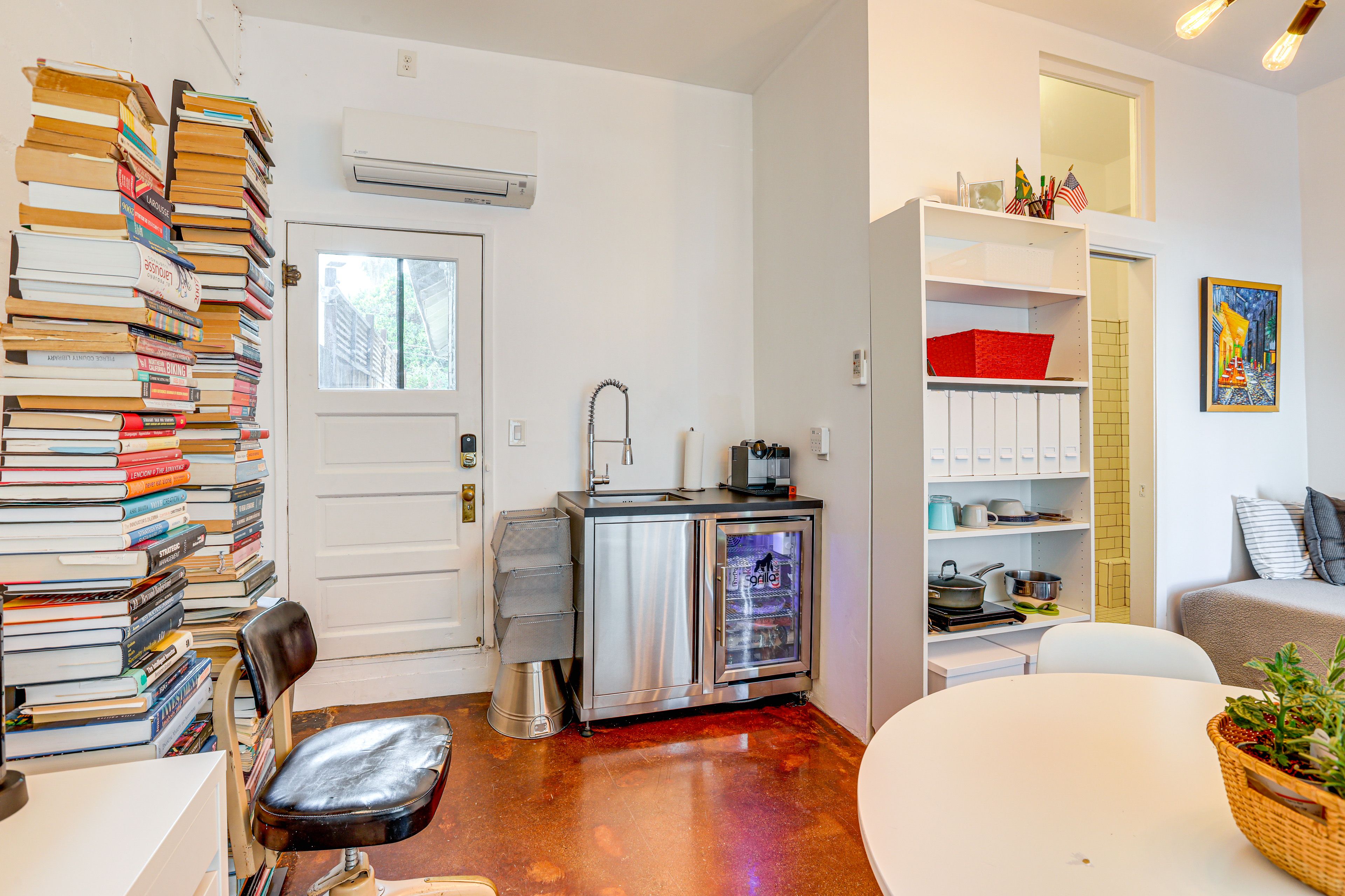 Kitchenette | Hot Plate | Mini Fridge