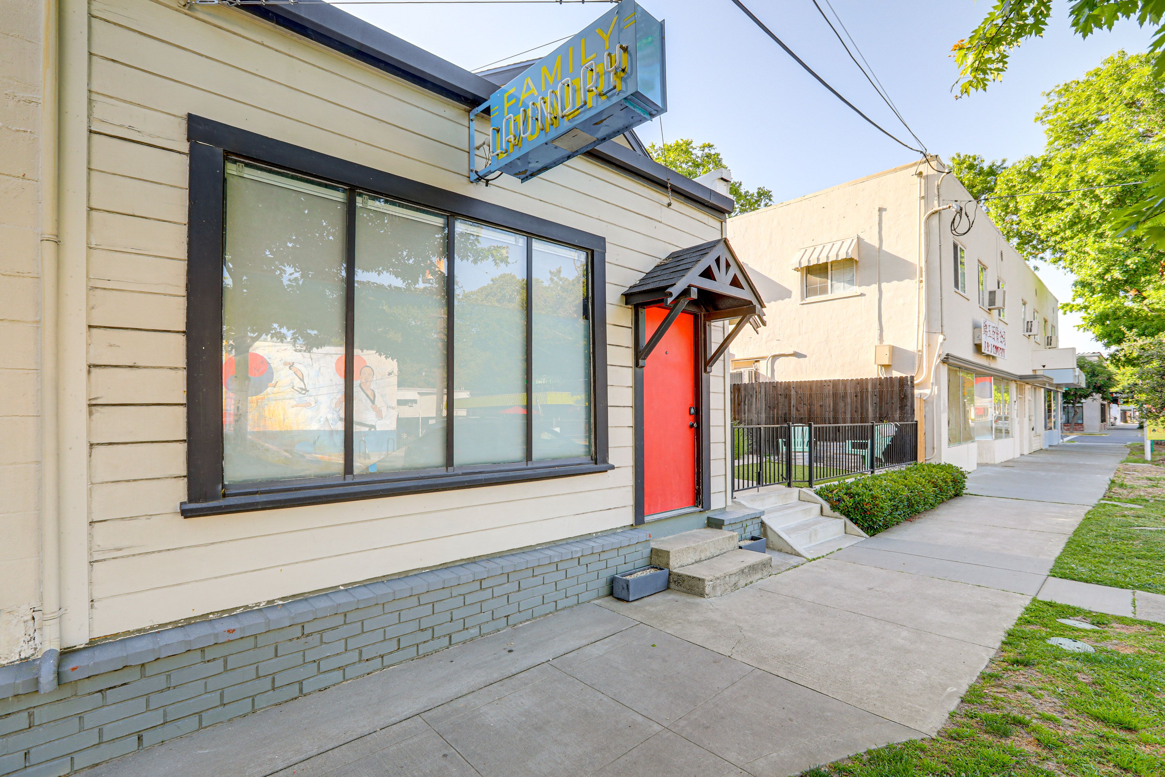 Property Exterior | Free Street Parking