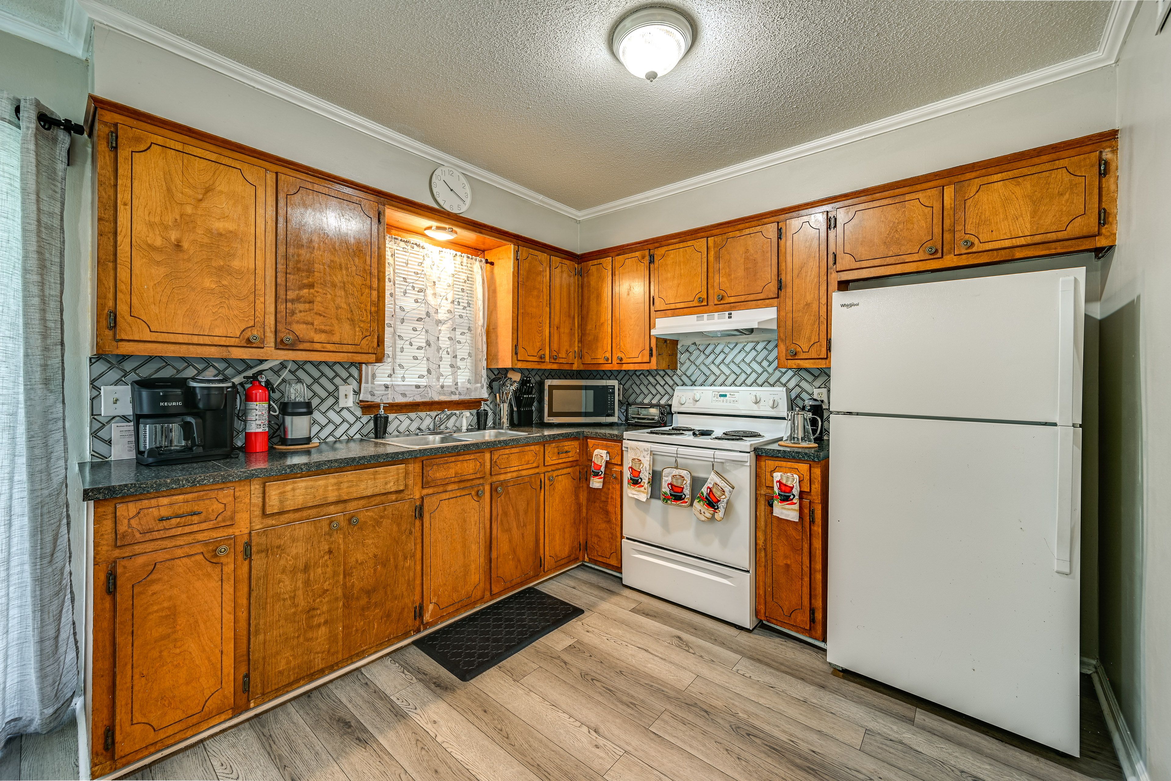 Kitchen | 1st Floor | Cooking Basics | Dual Coffee Maker | Blender | Free WiFi