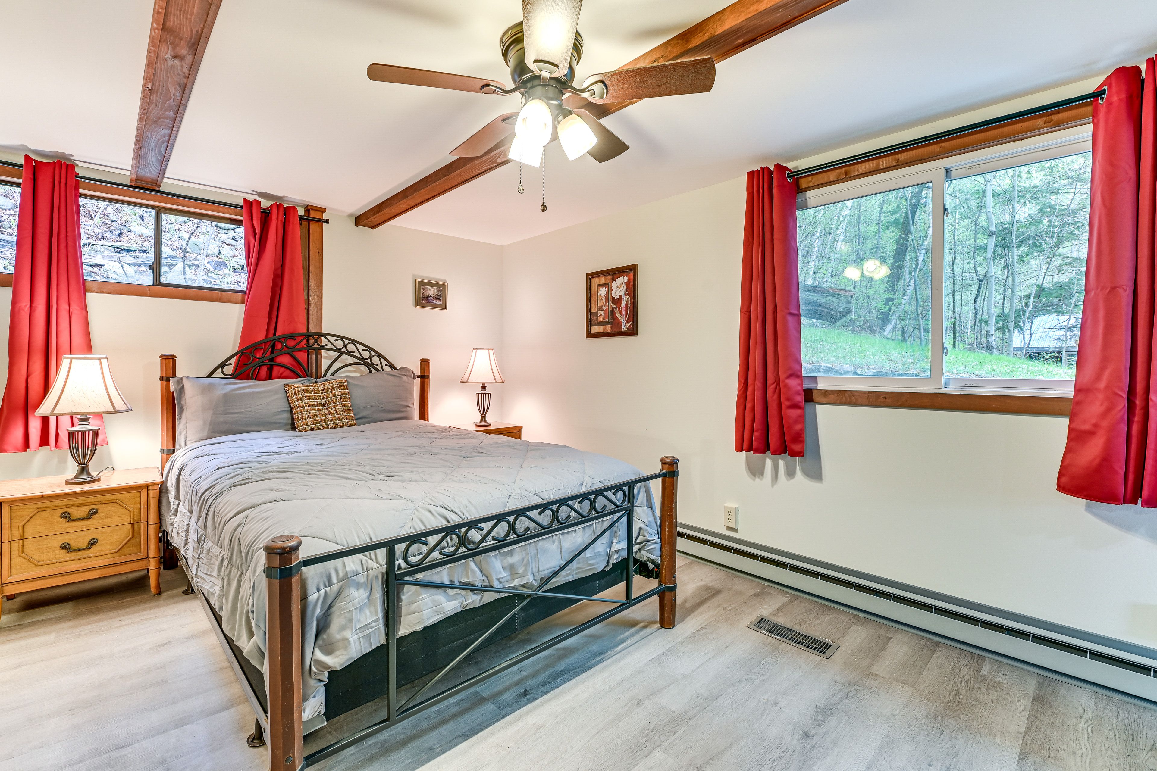 Bedroom 1 | Queen Bed