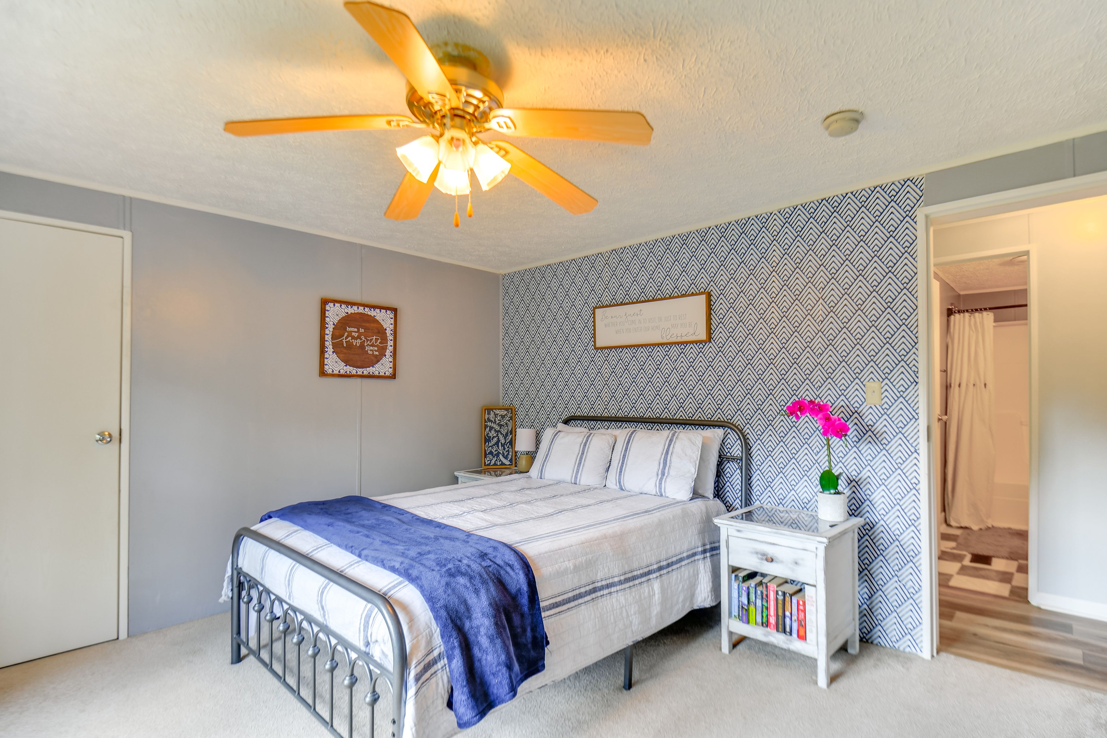 Bedroom 3 | Queen Bed