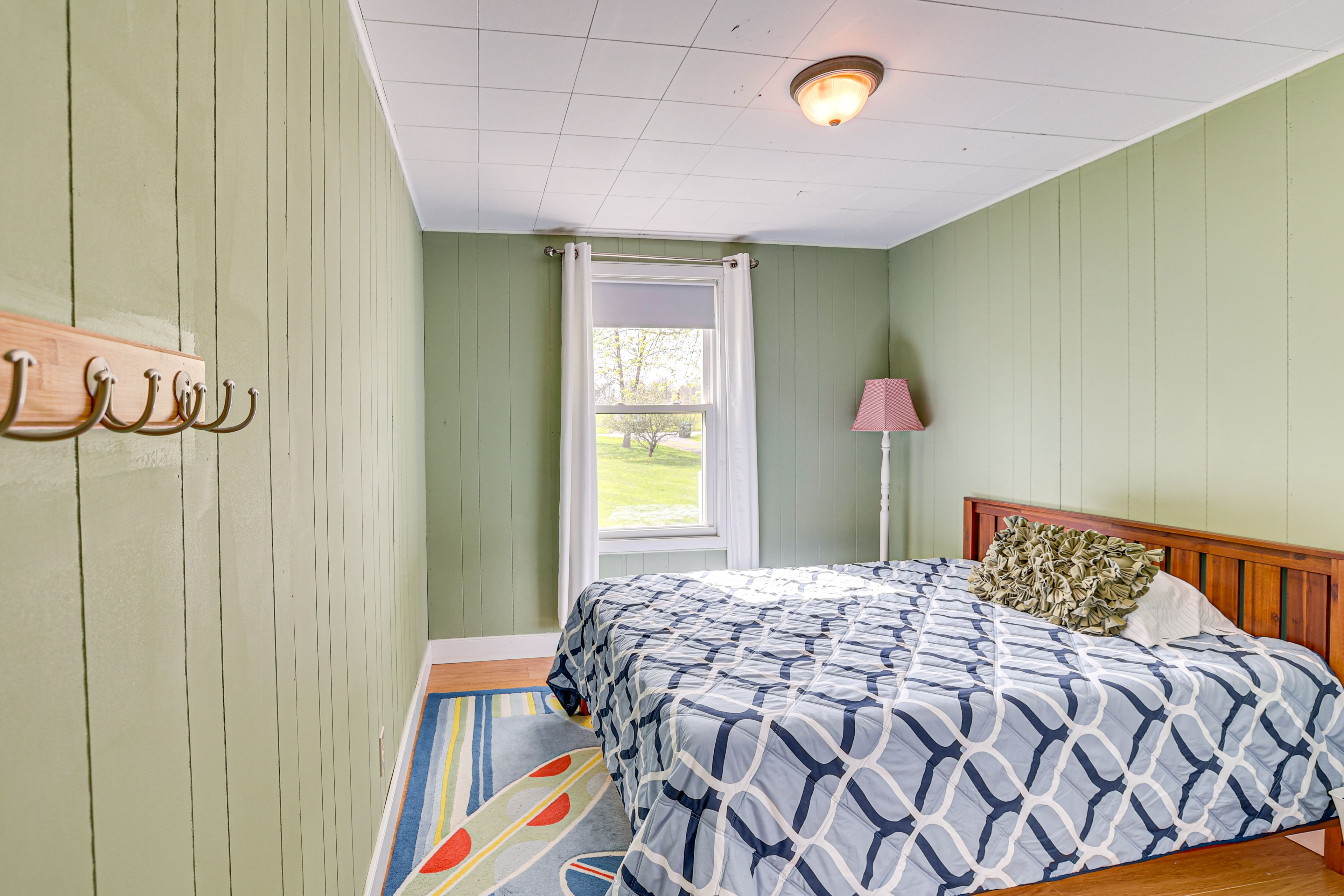 Bedroom 1 | King Bed | Linens Provided