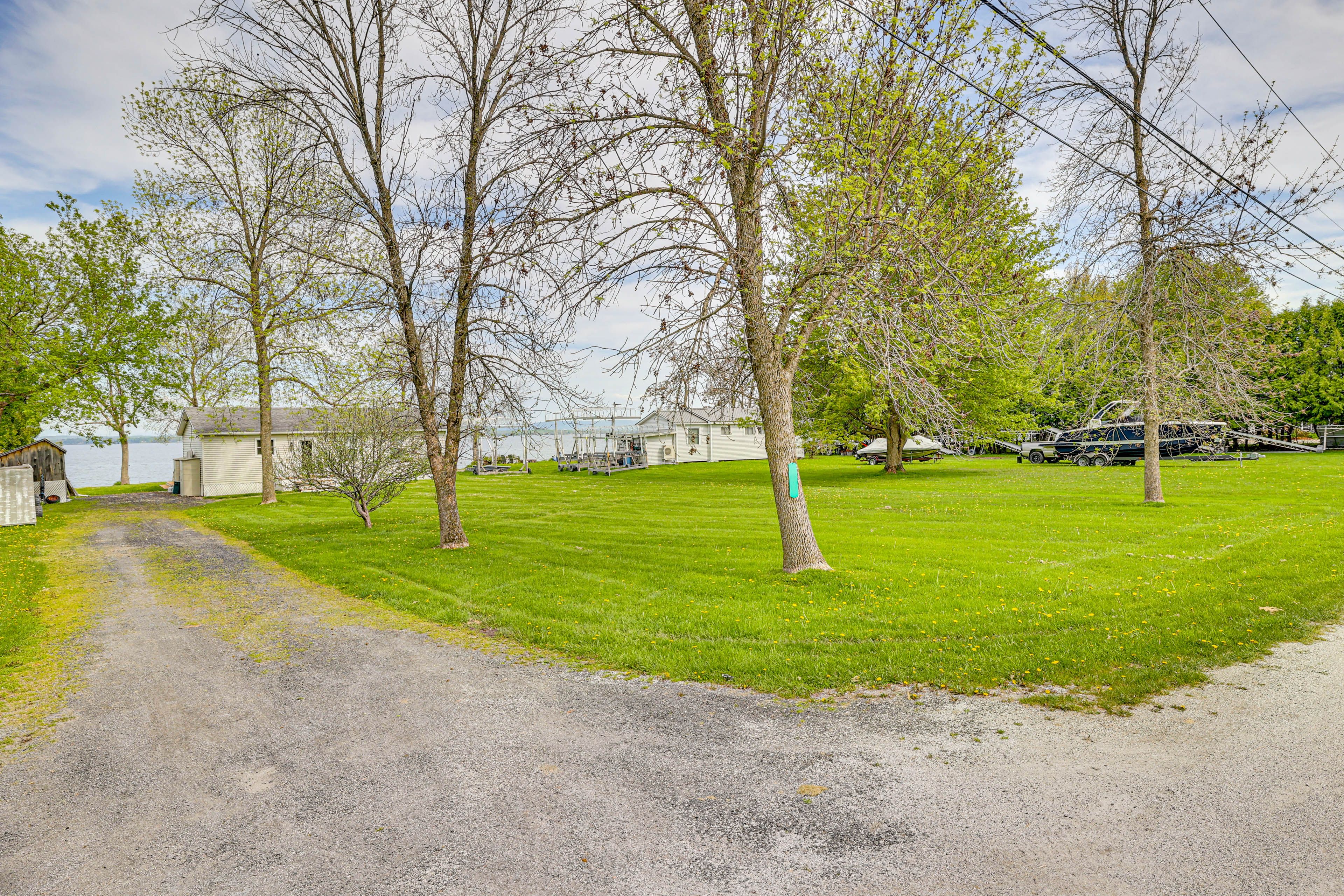 Parking | Driveway (6 Vehicles) | RV/Trailer