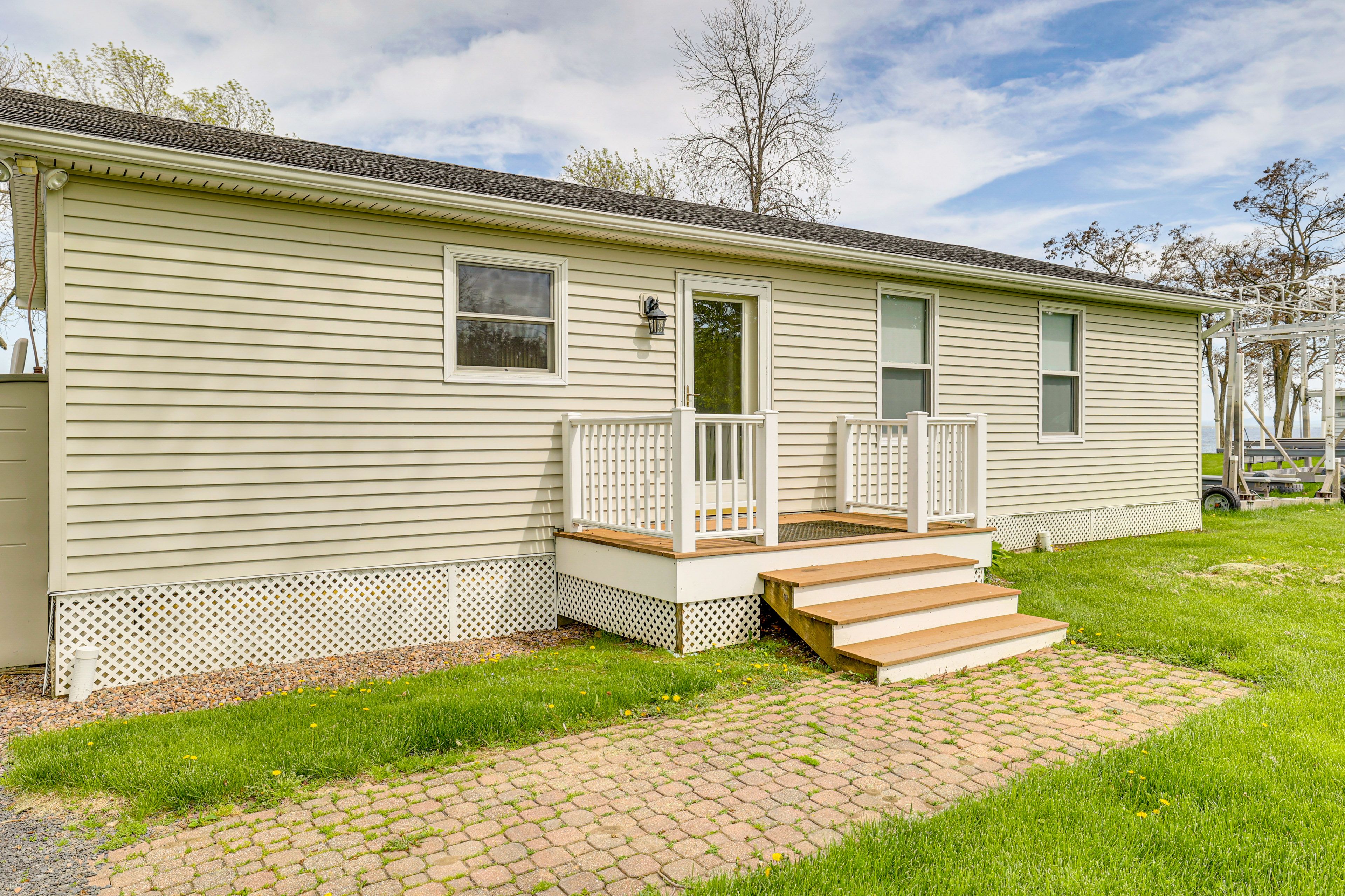 Exterior | Entryway