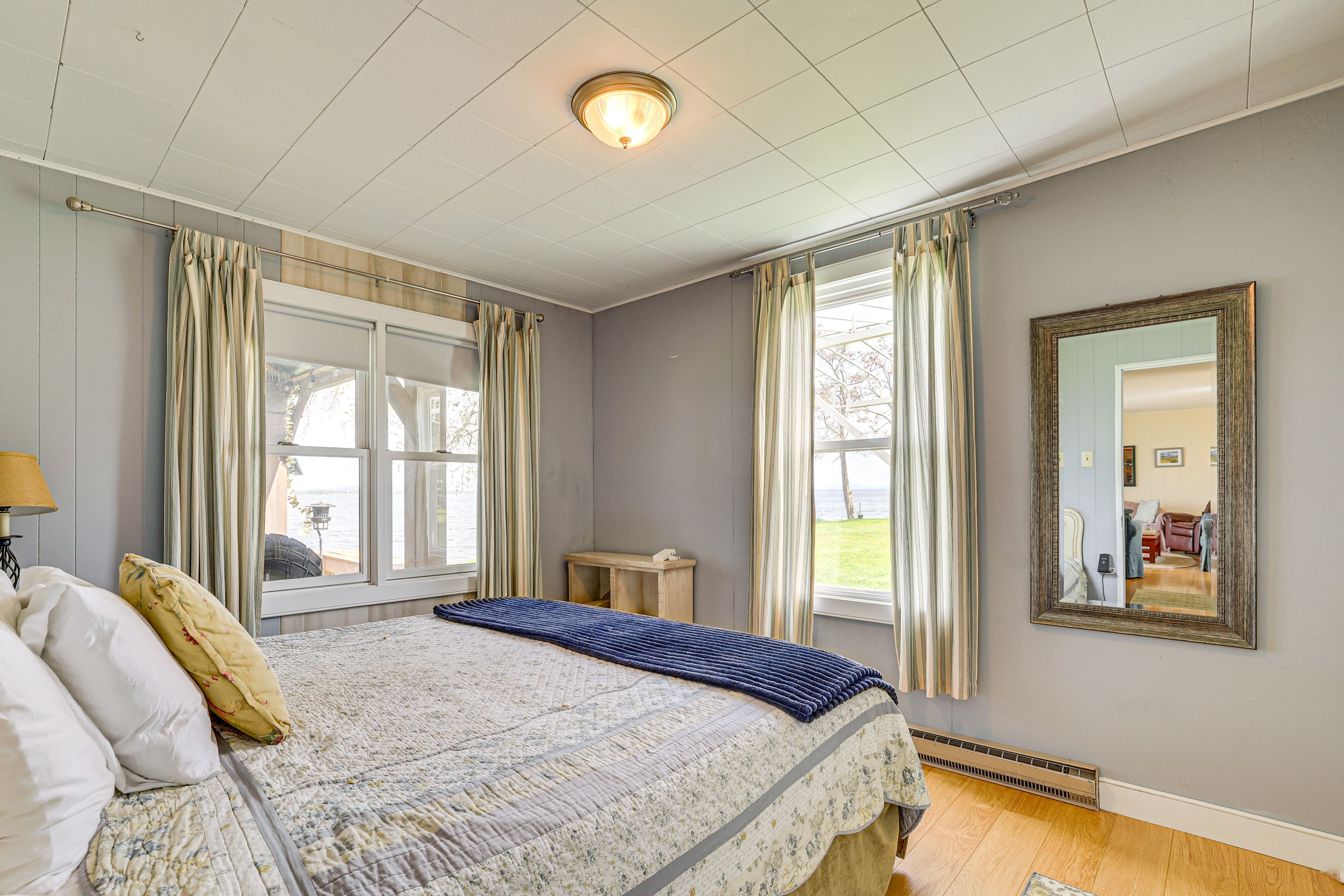 Bedroom 2 | Queen Bed