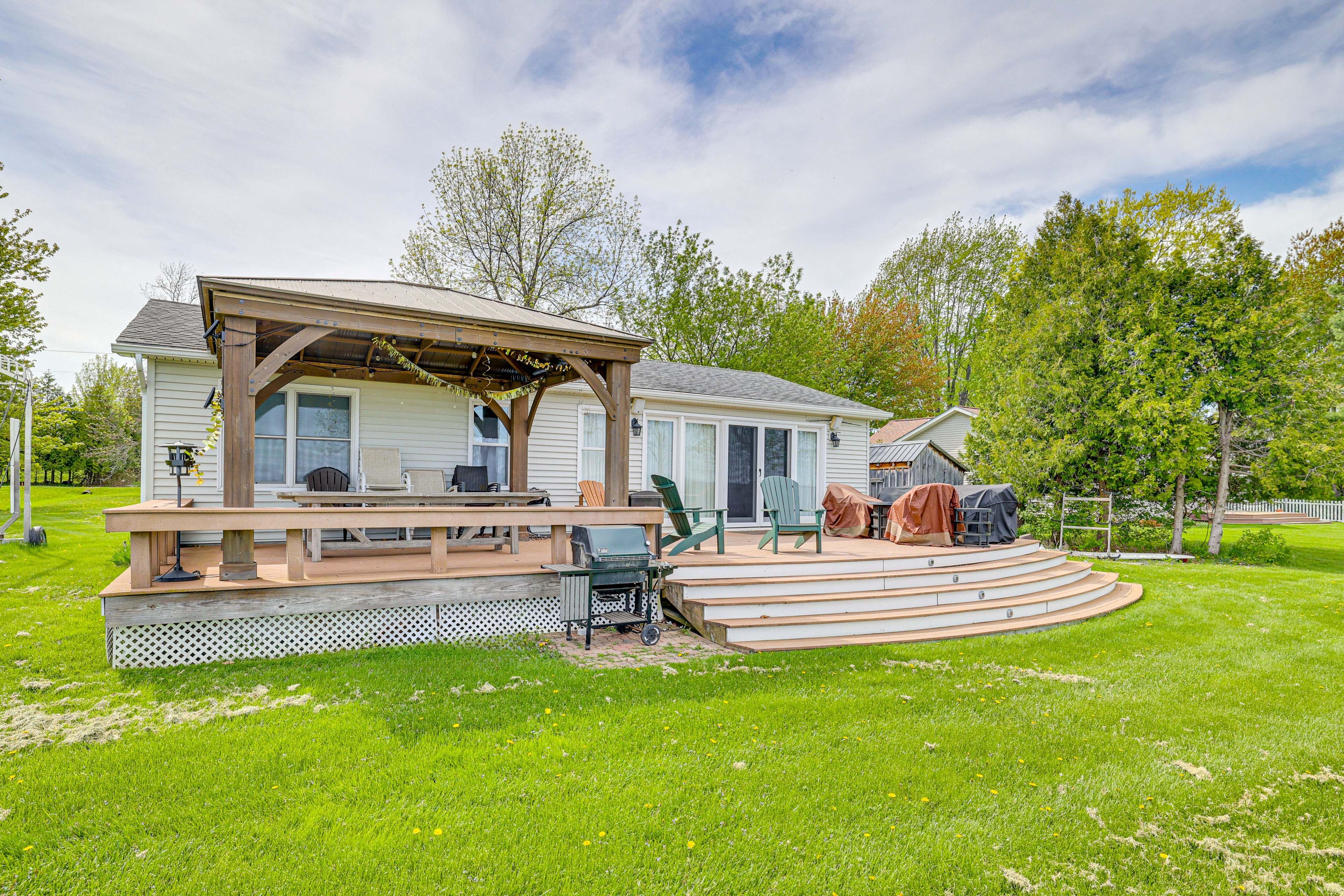 Deck | Gazebo | Outdoor Dining Area | Gas Grill | Lake Views