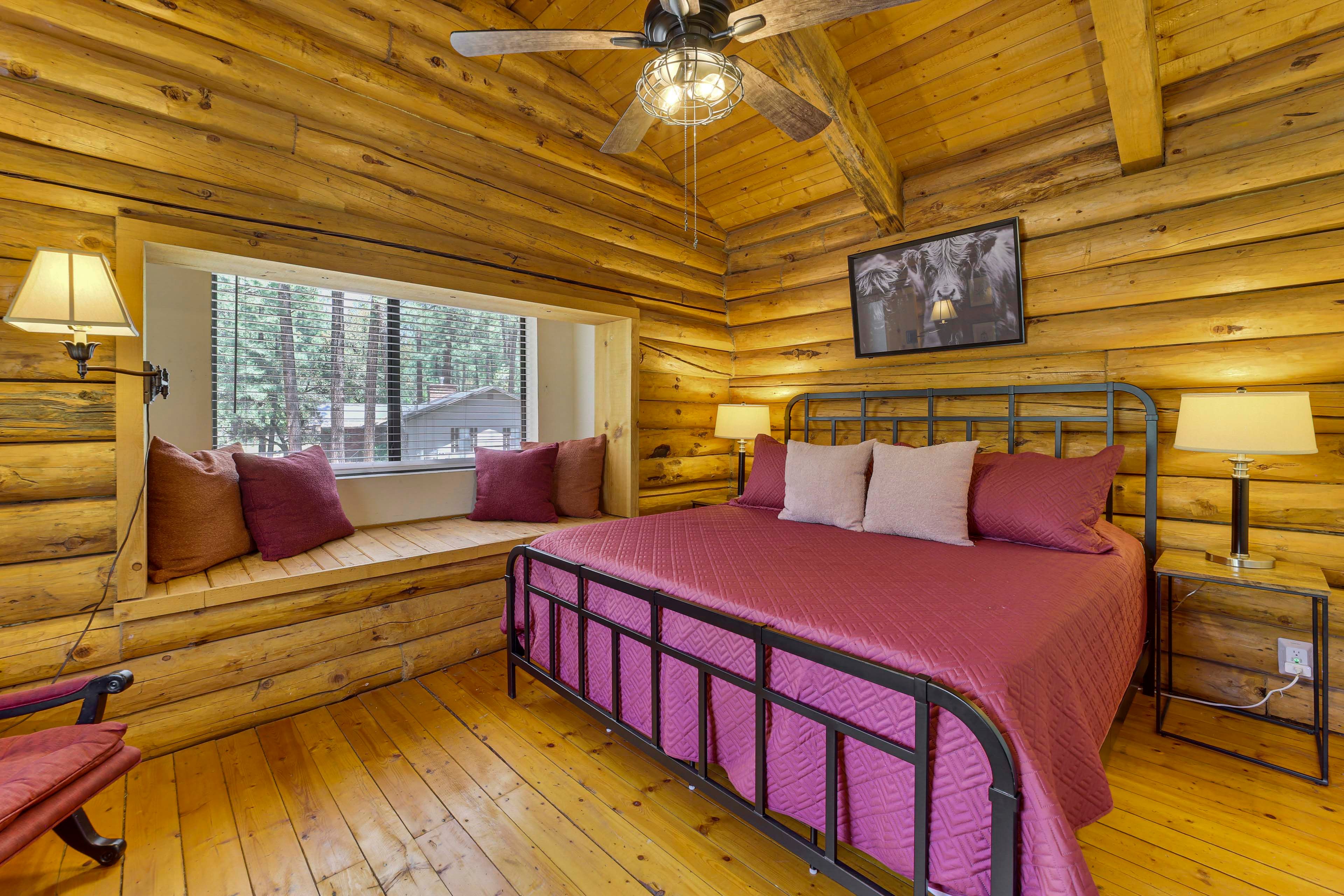 Bedroom 2 | King Bed | Linens | 2nd Floor