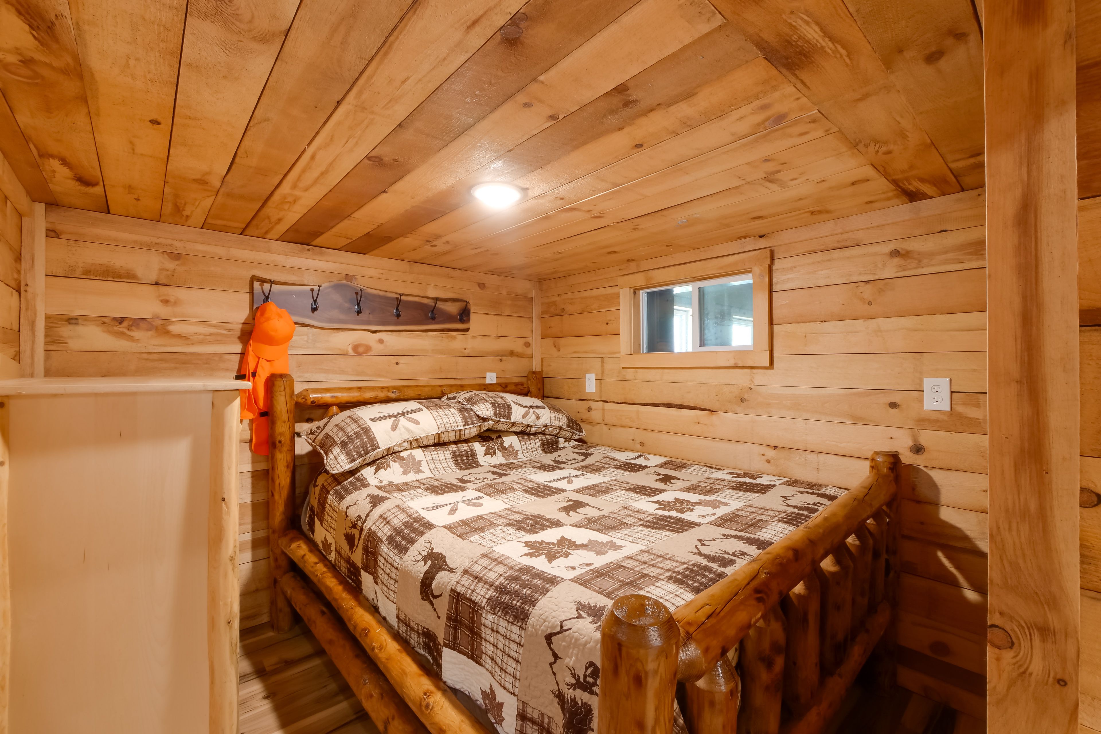 Bedroom 1 | King Bed