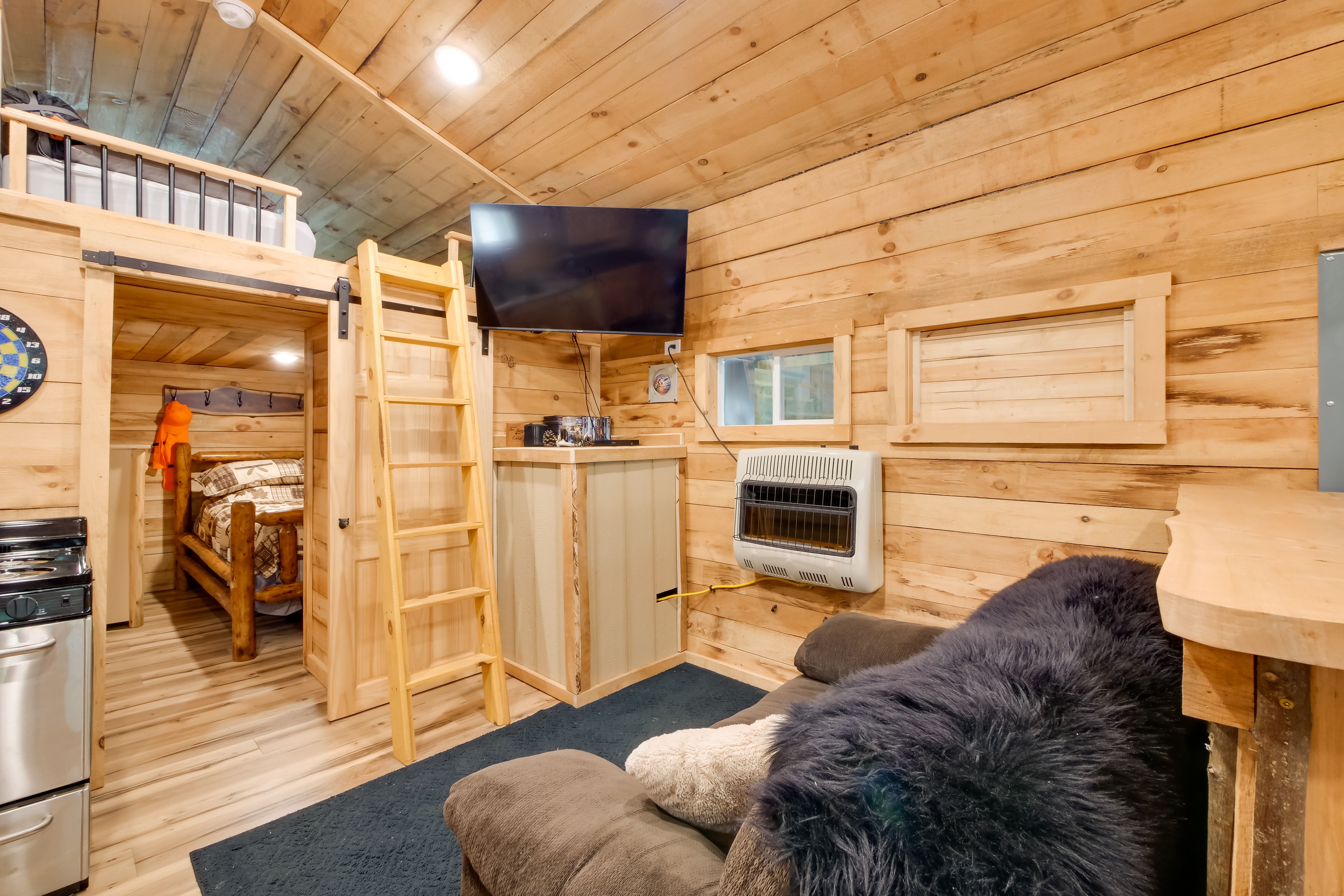 Living Area | Smart TV | Free WiFi | Window A/C Unit | Electric Heating