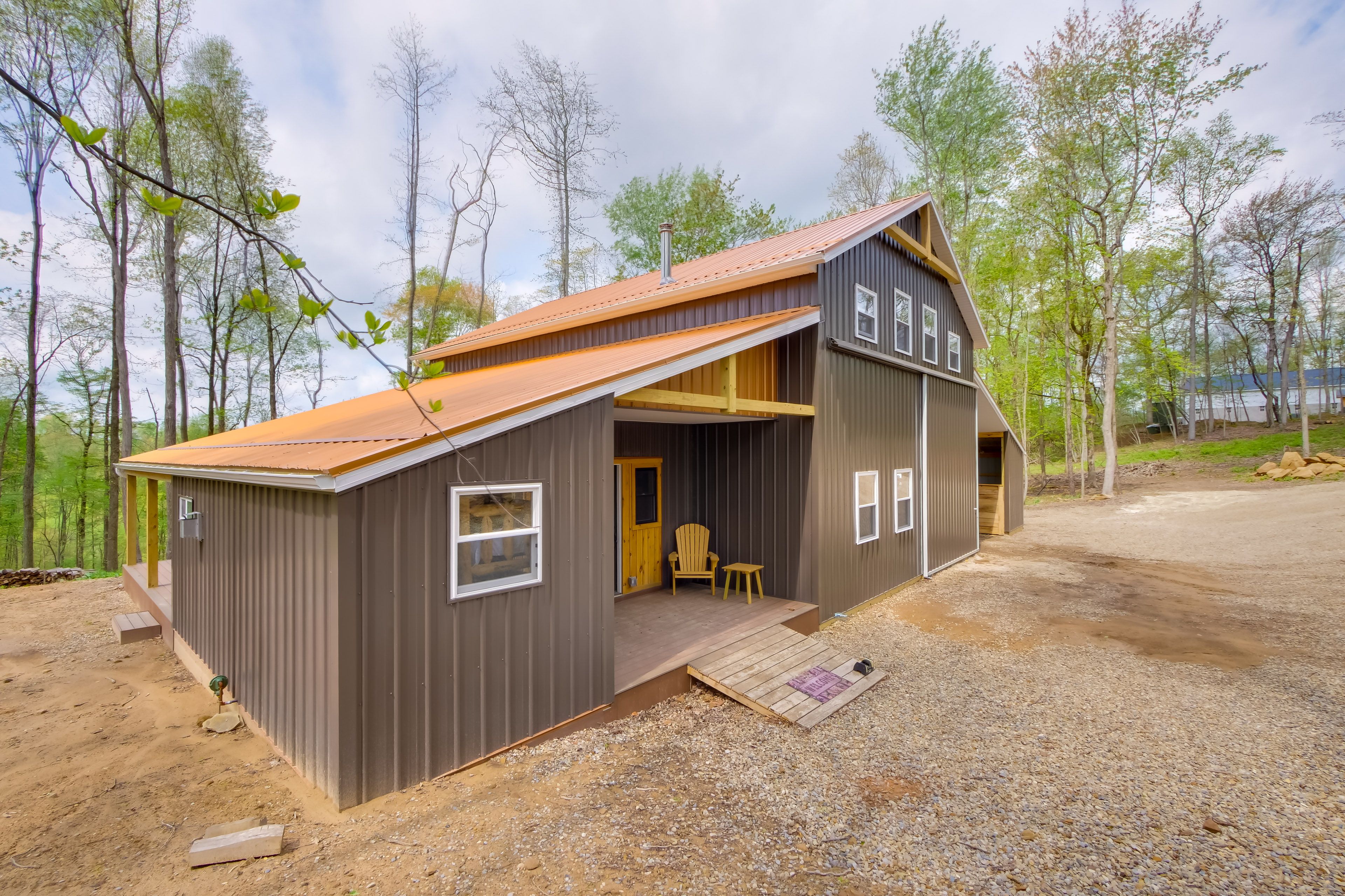 Property Exterior | Driveway (3 Vehicles)