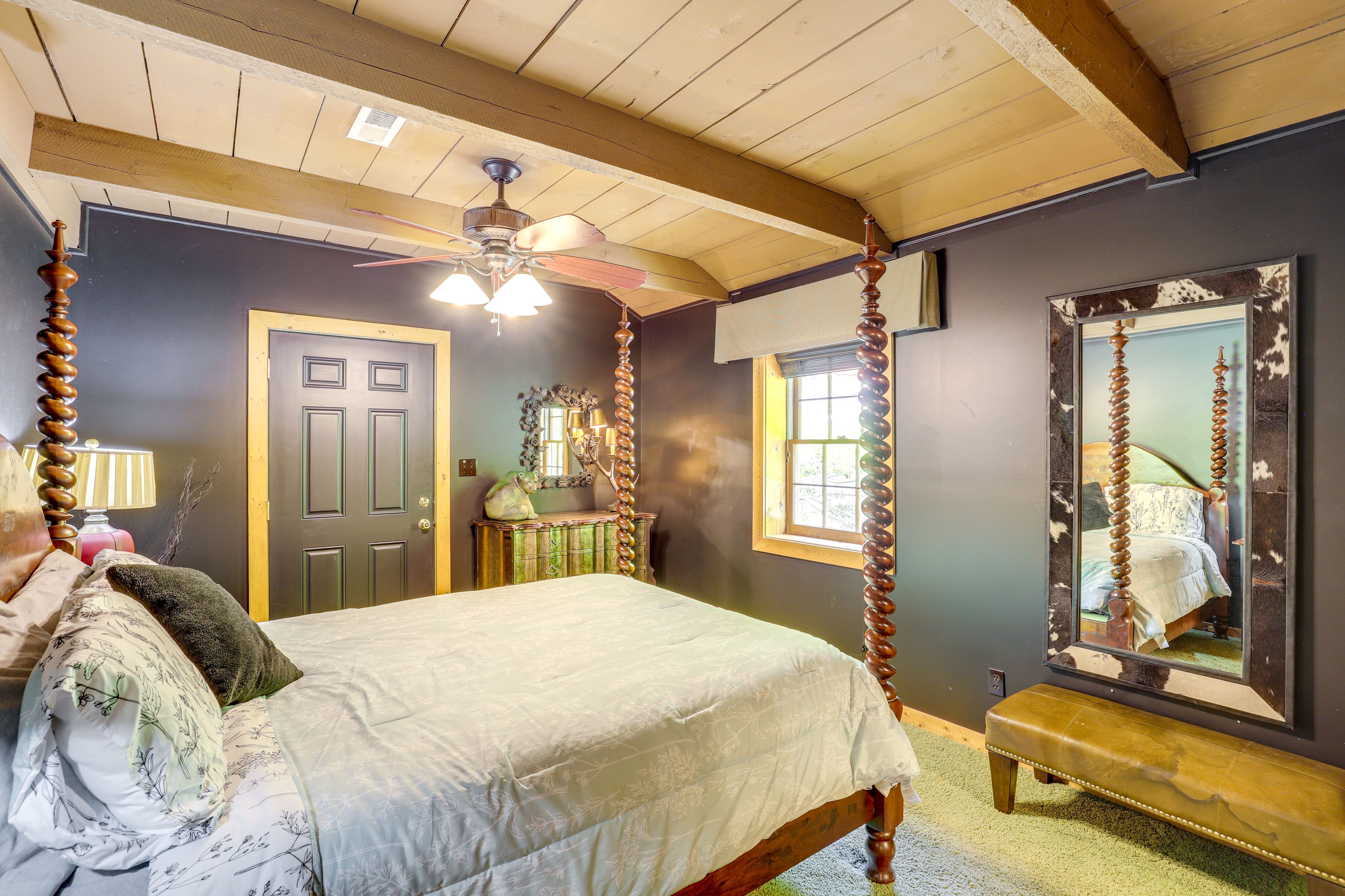 Bedroom 1 | Queen Bed | Linens Provided