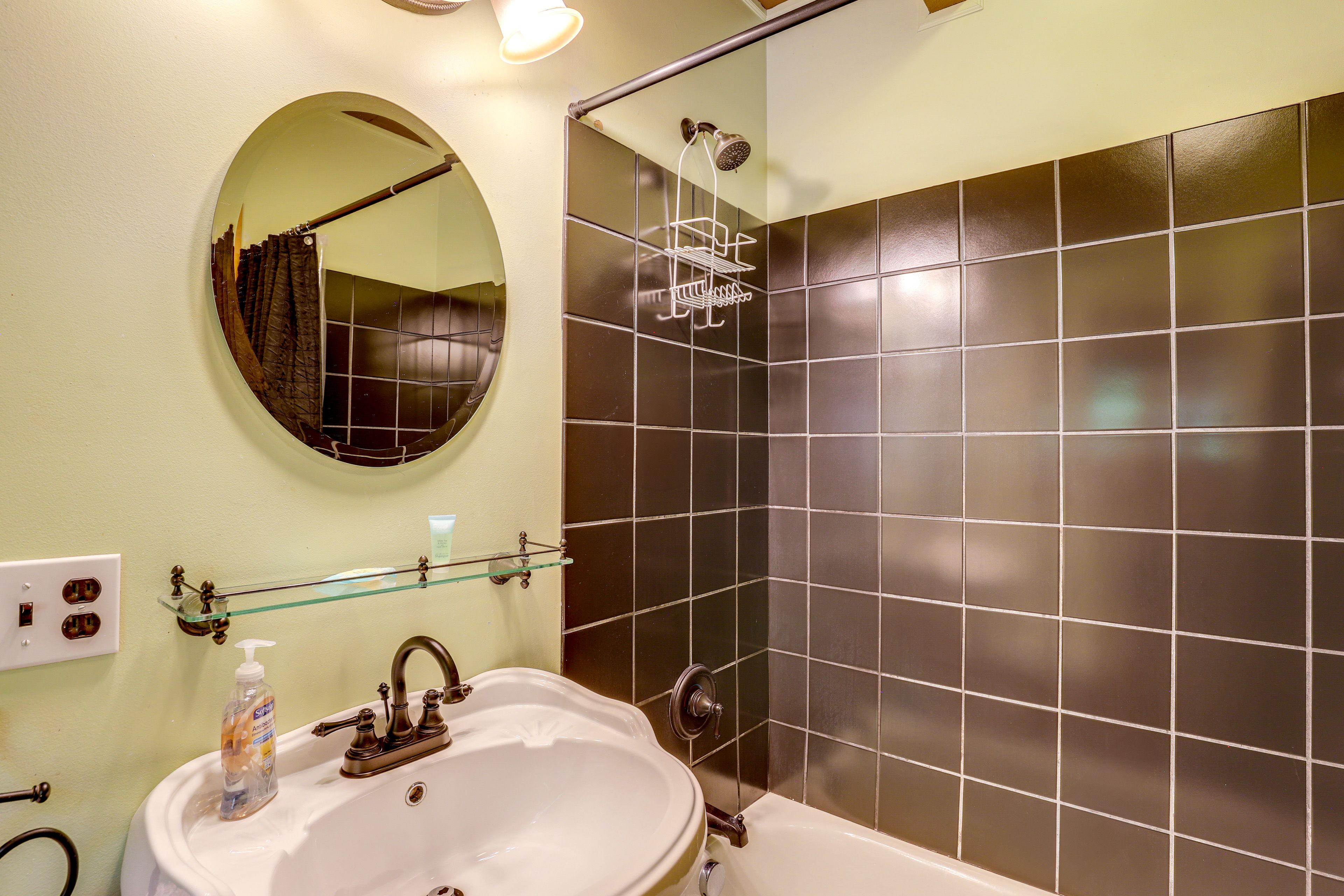 En-Suite Bathroom | Towels Provided