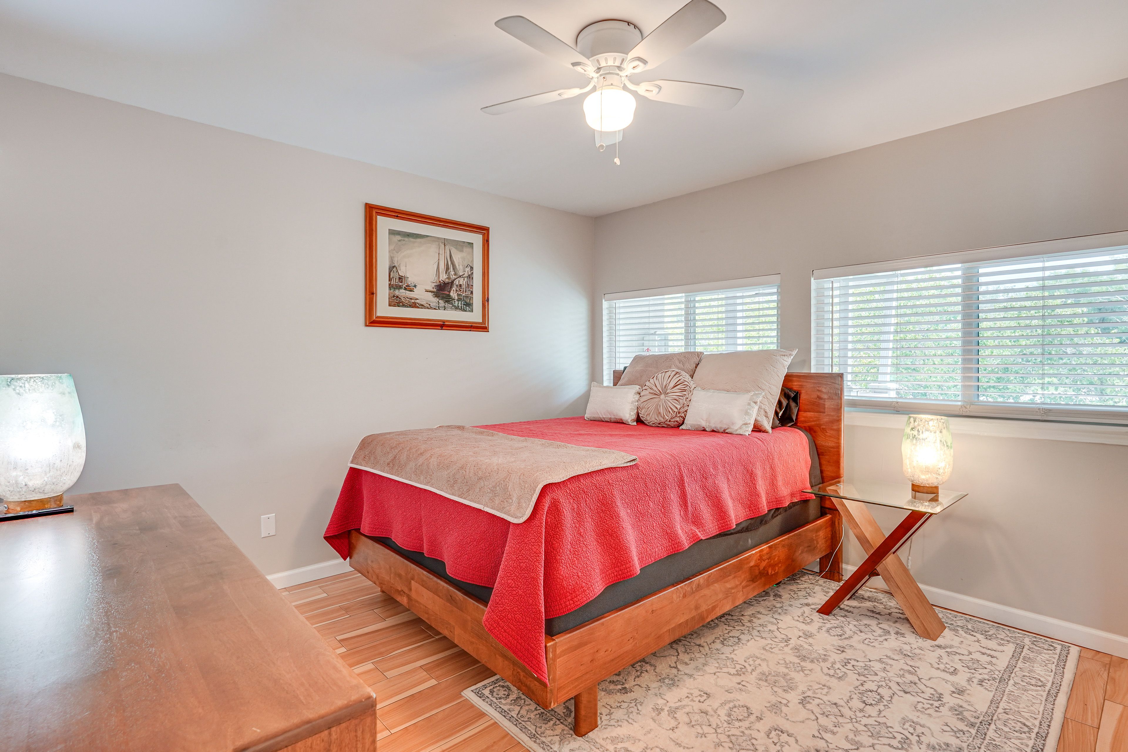 Bedroom | Queen Bed