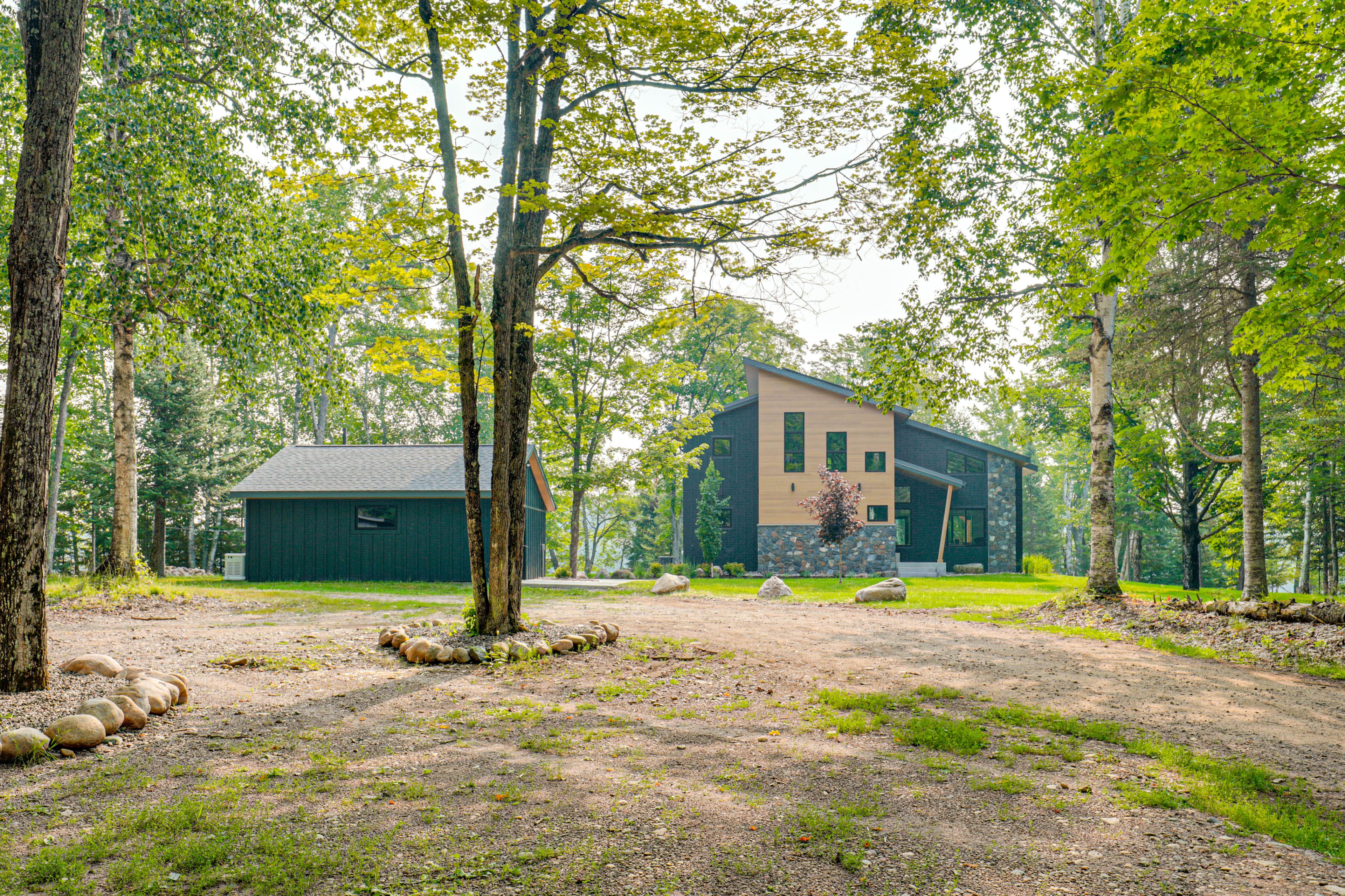 Parking | Driveway (6 Vehicles) | No Trailer Parking