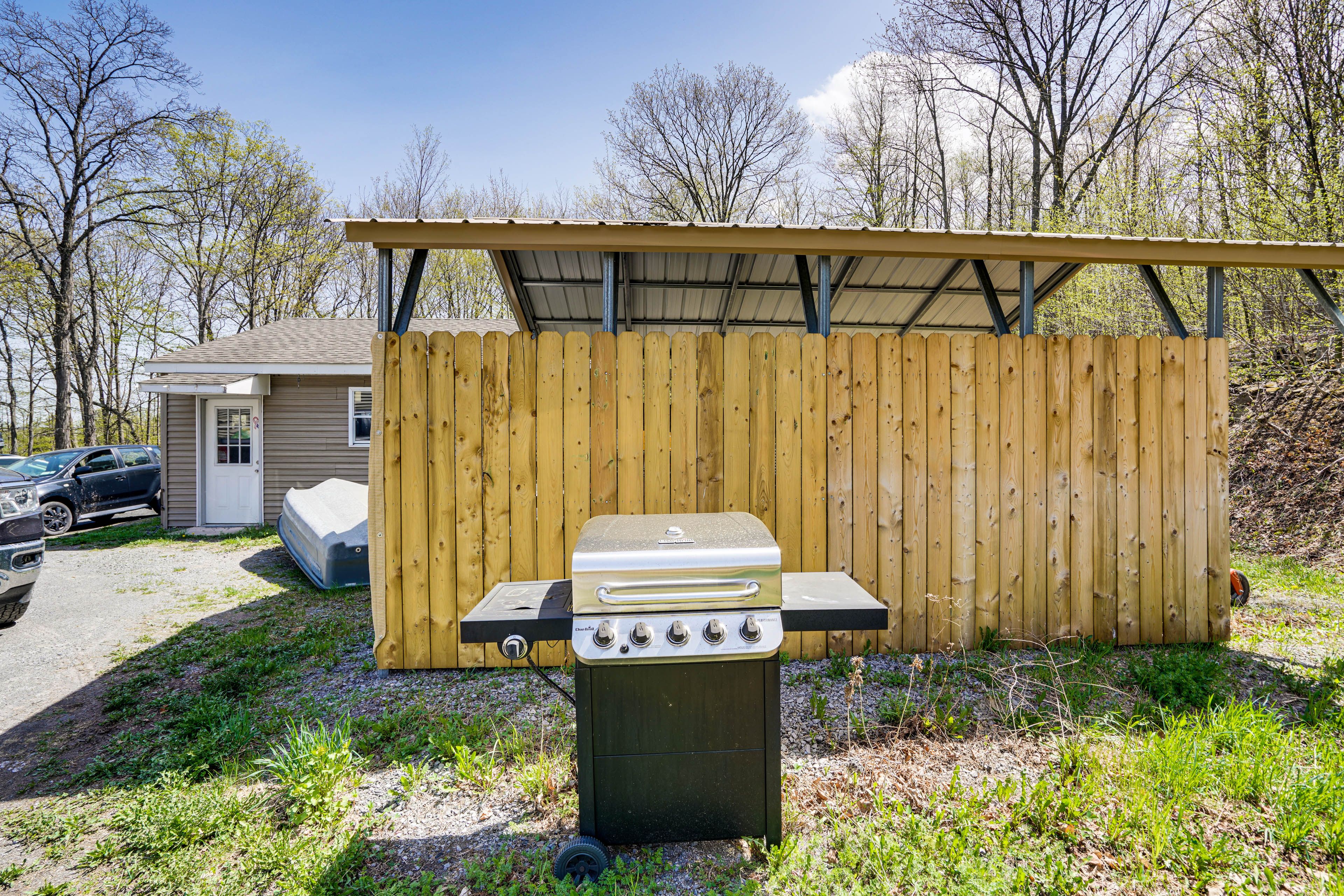Gas Grill | Fire Pit | Spacious Yard