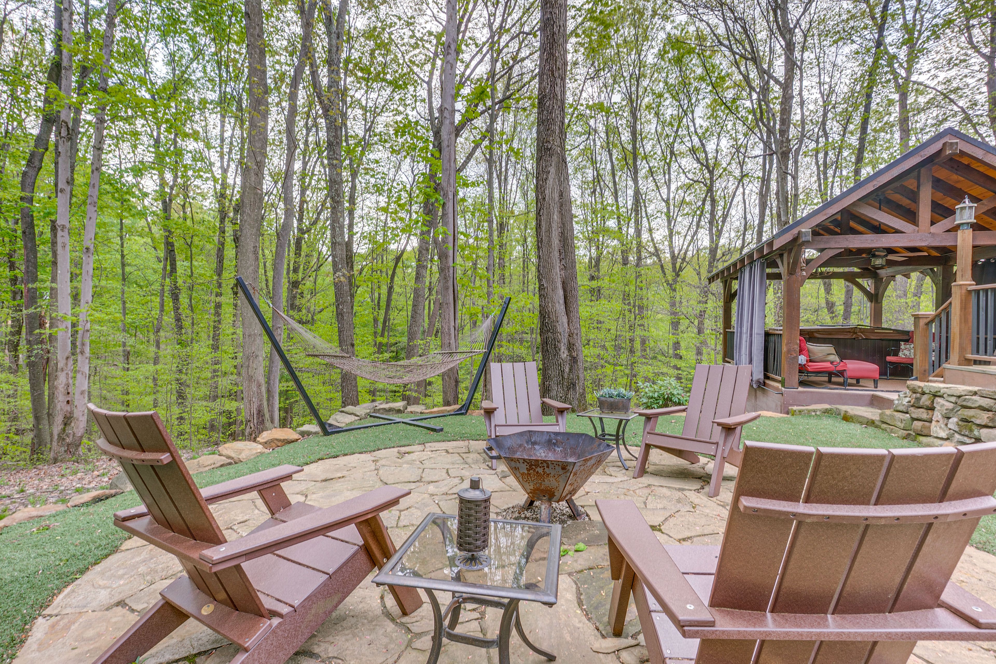 Laurelville Vacation Rental | 2BR | 1BA | 3 Steps Required | 1,150 Sq Ft