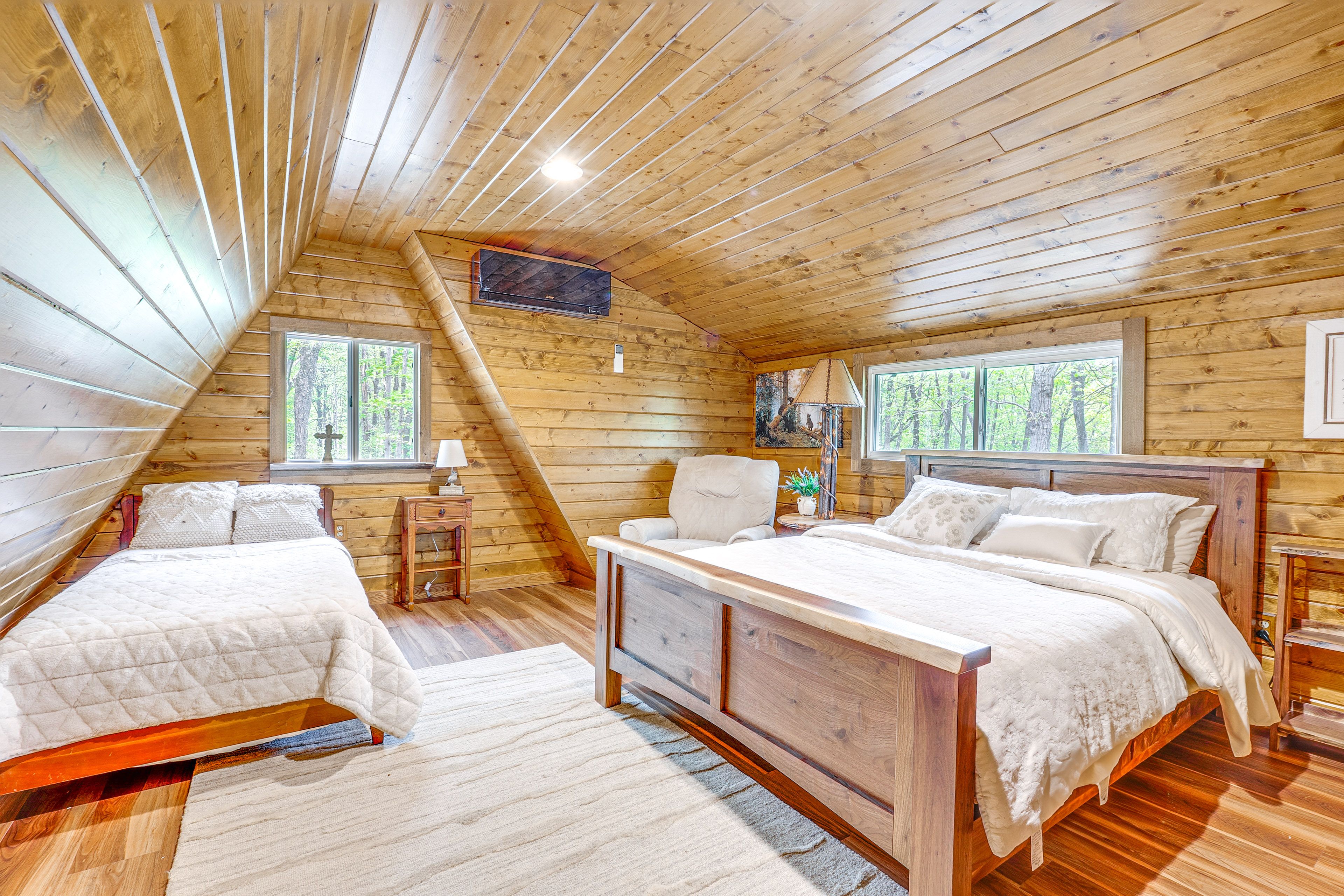Bedroom 2 (Loft) | Queen Bed | Twin Bed | 2nd Floor