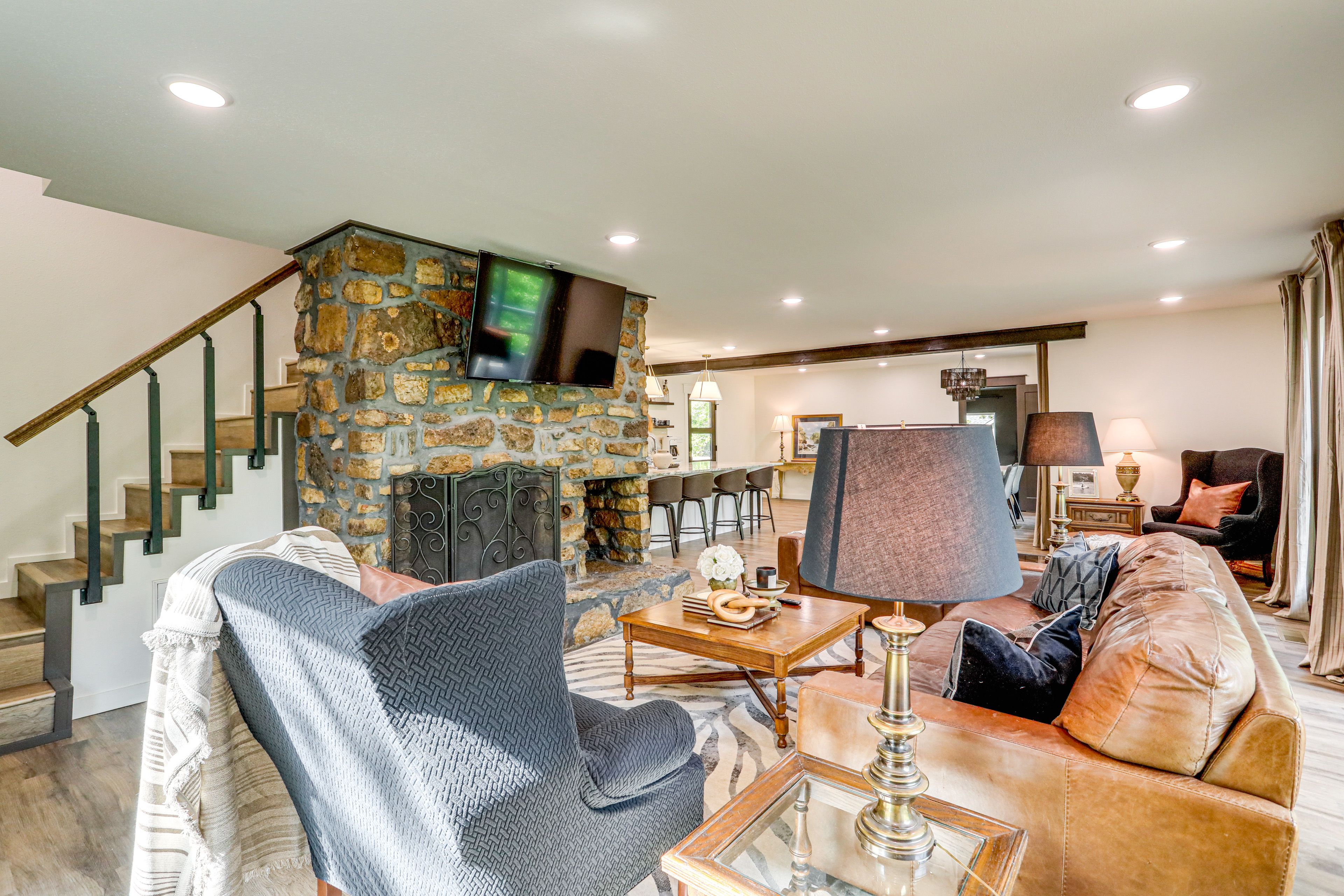 Living Room | Free WiFi | Central Heating & A/C | Smart TV | Main Floor