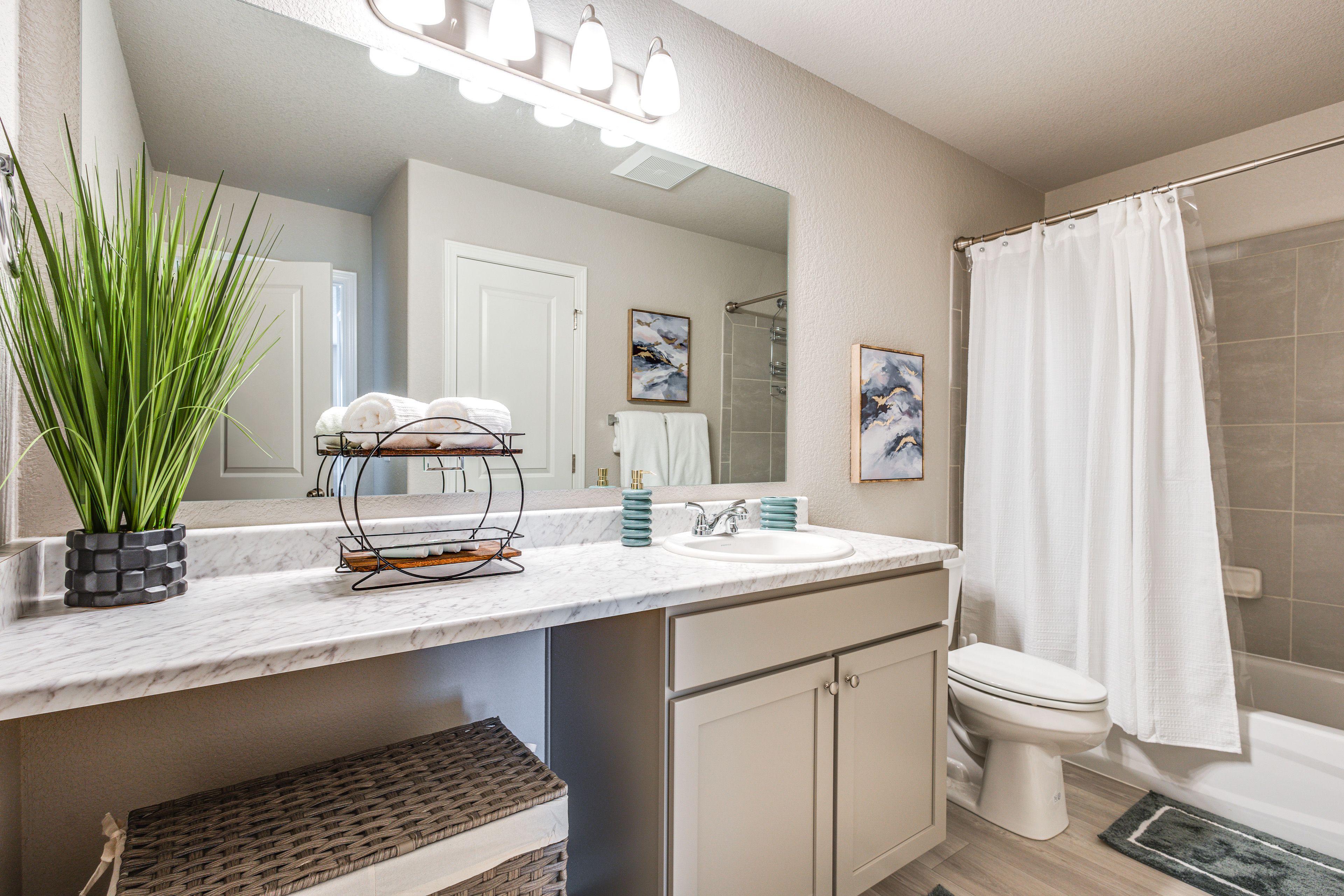 Full Bathroom | 2nd Floor