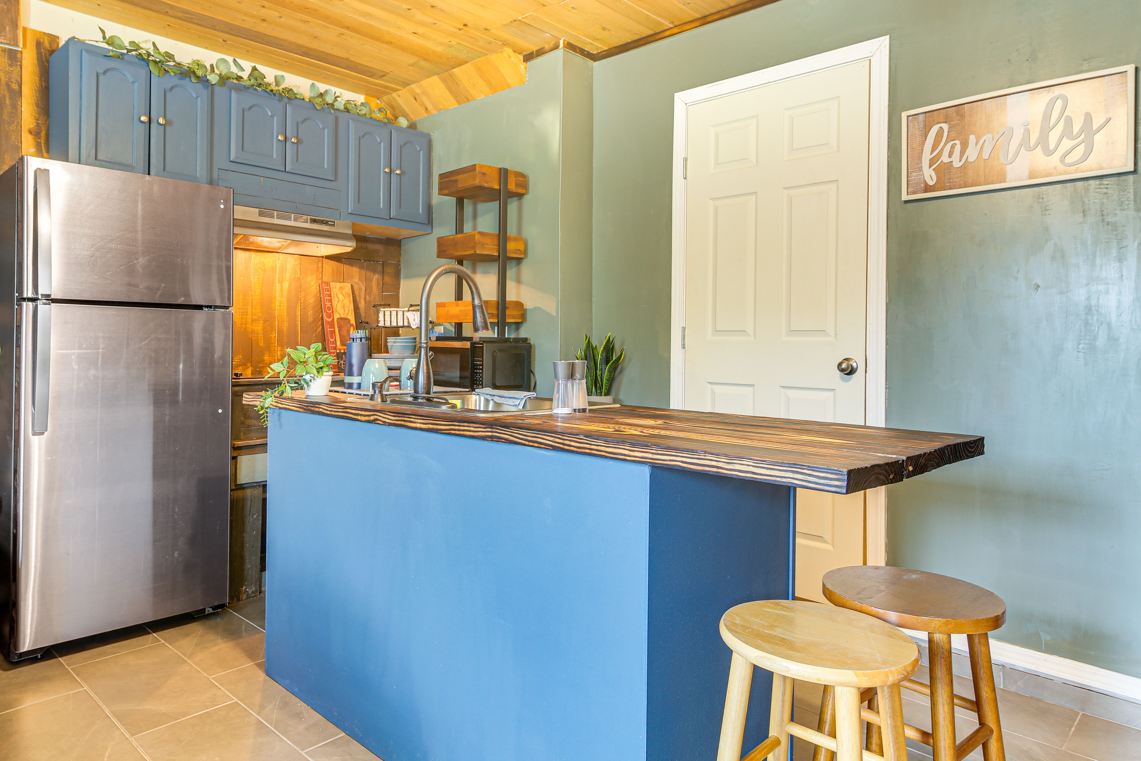 Studio | Kitchenette | Stovetop