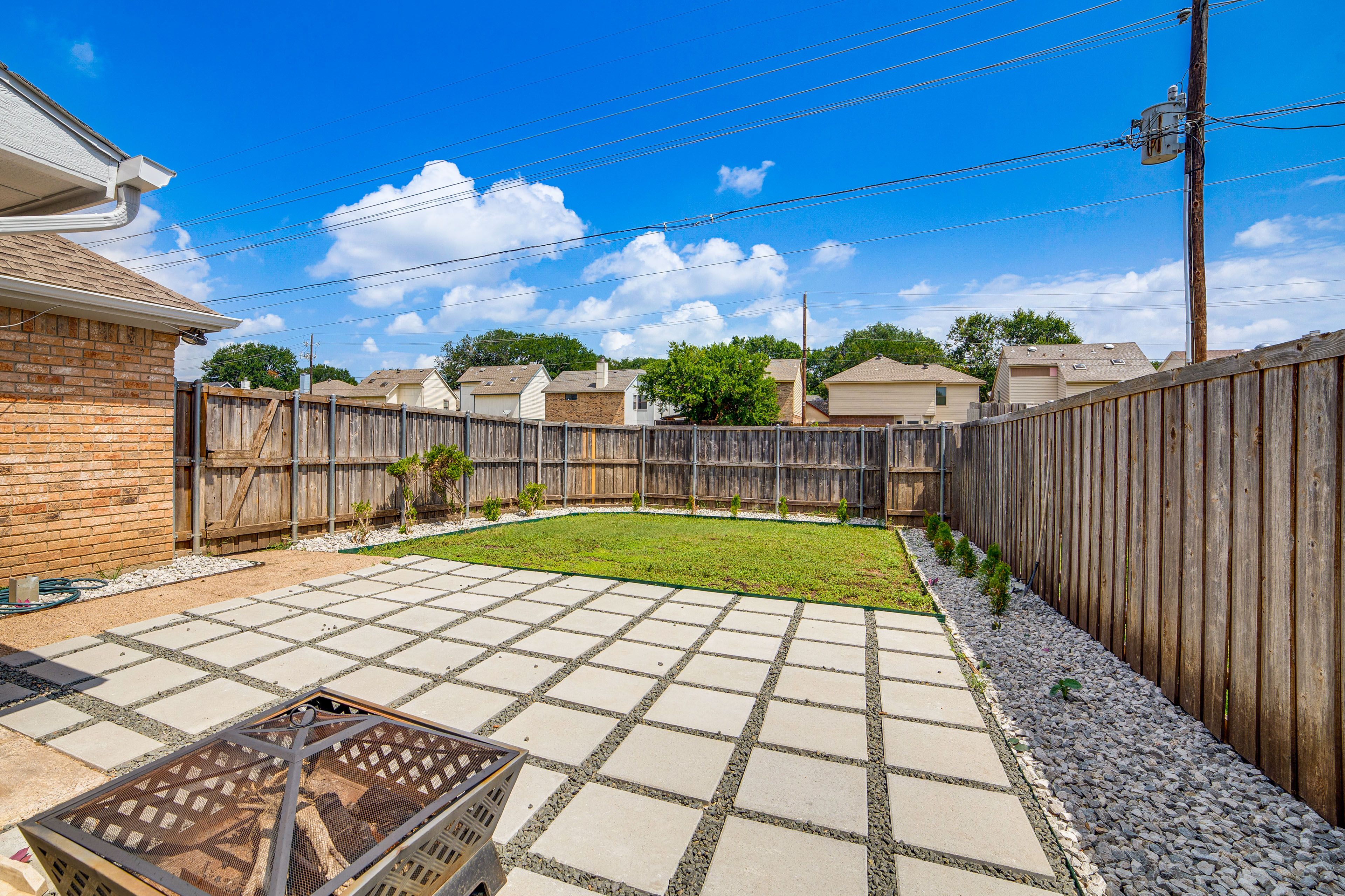 Private Backyard | Fire Pit