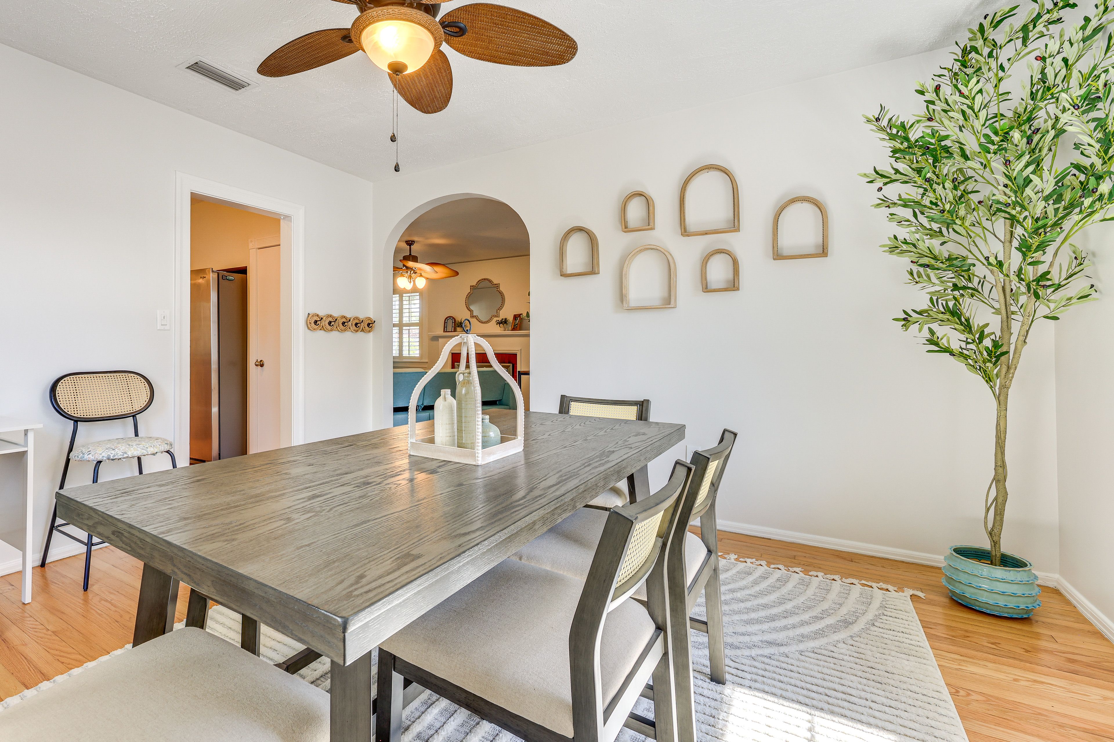 Dining Table | Dishware/Flatware