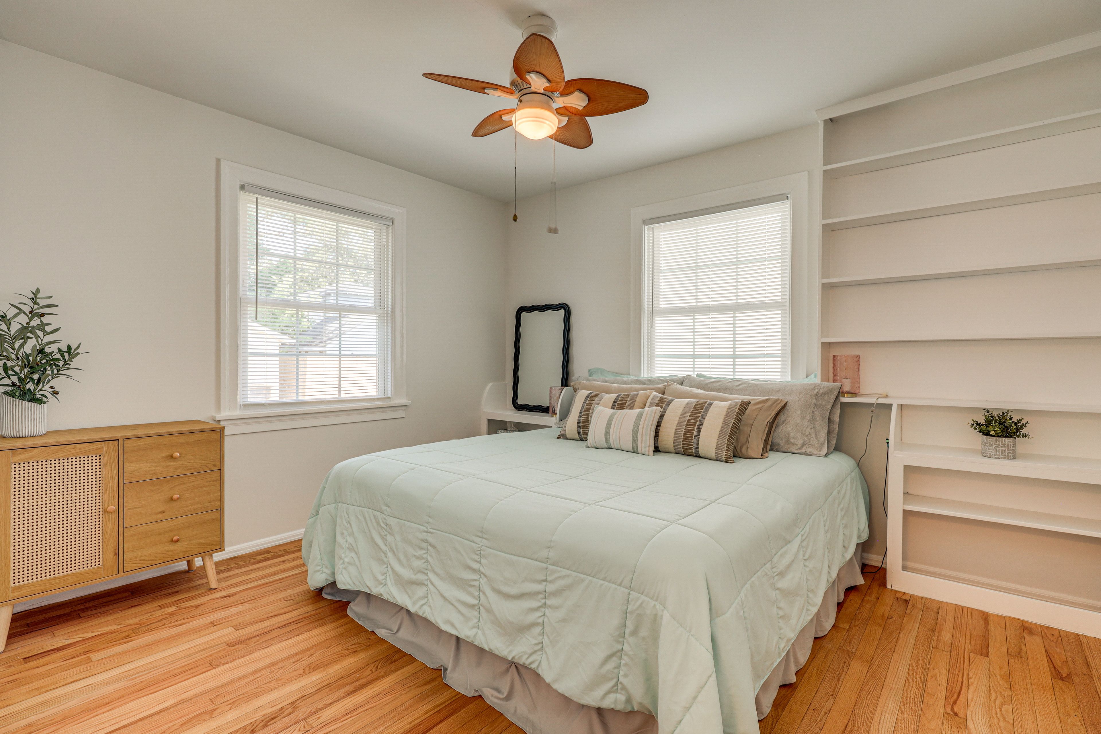 Bedroom 1 | King Bed