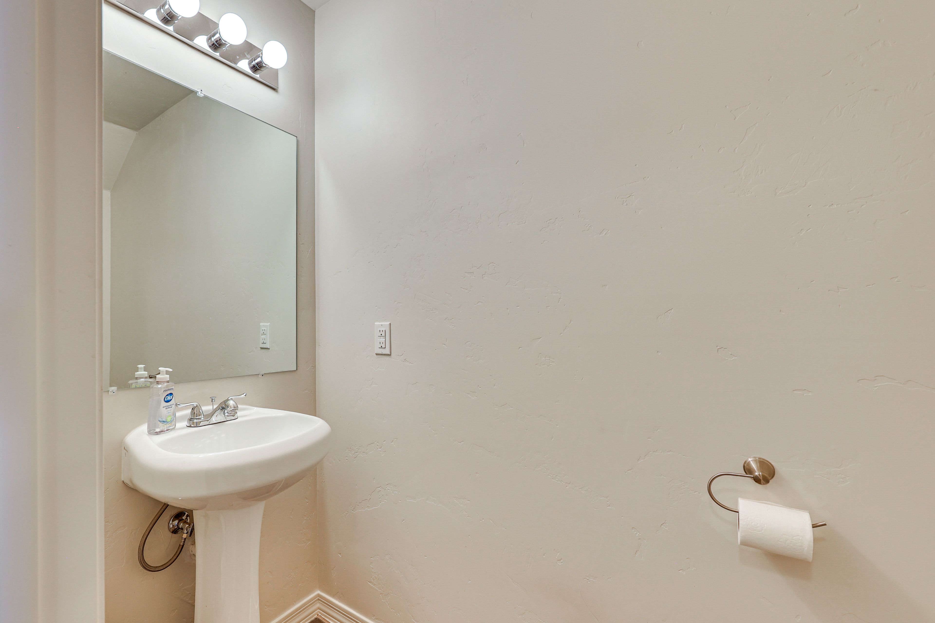 Half Bathroom | 1st Floor