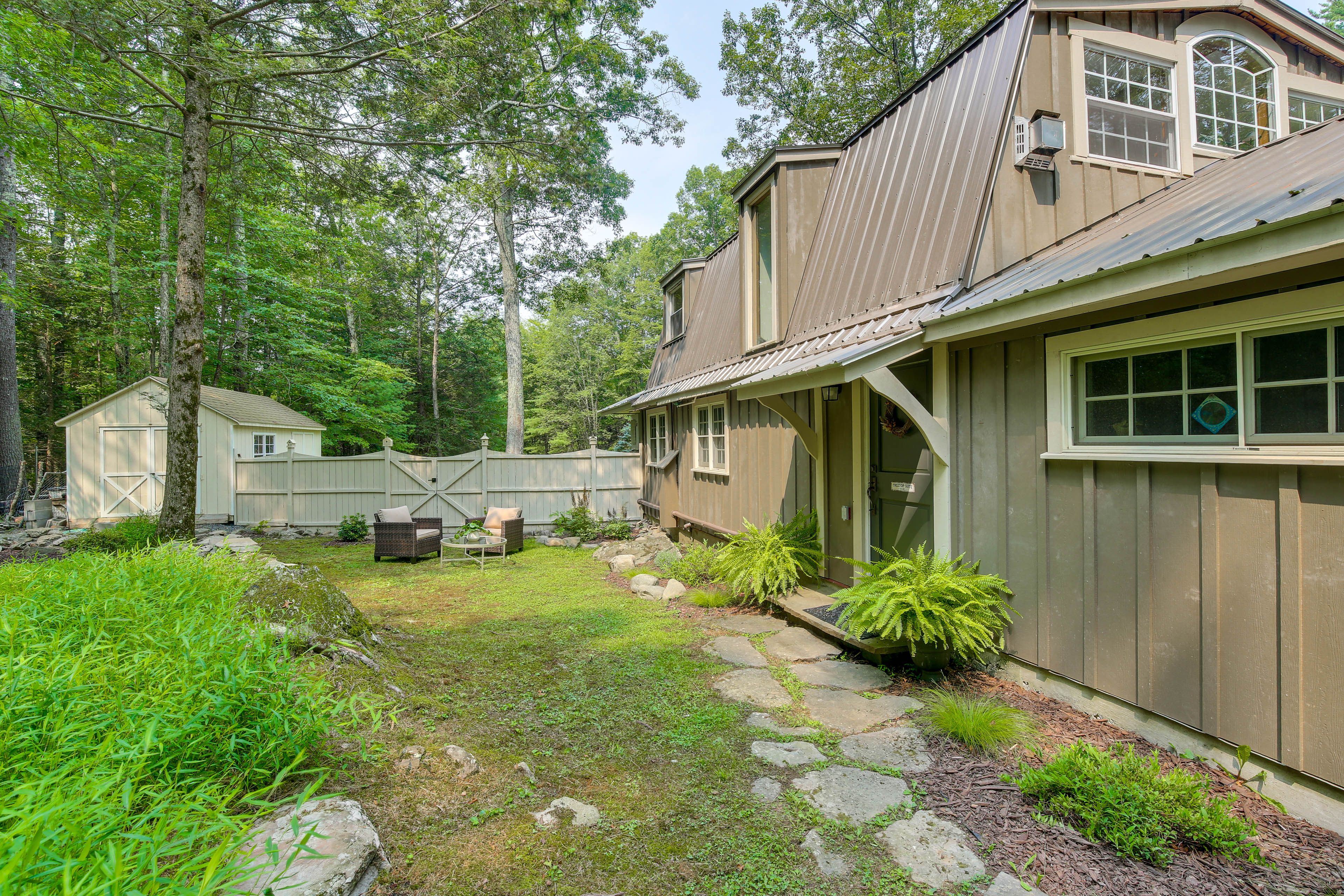 Unit Exterior | Outdoor Seating Space