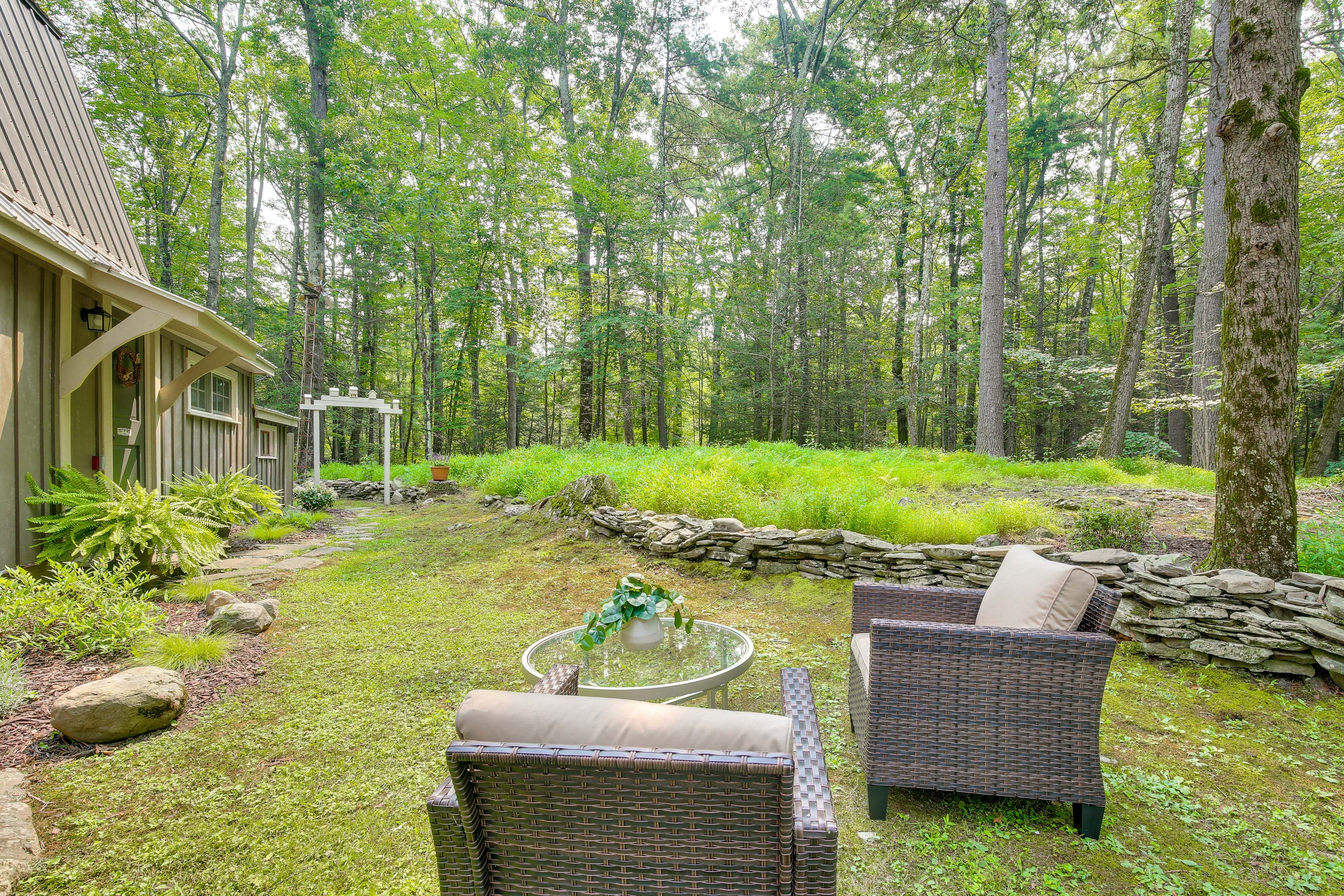 Olivebridge Vacation Rental | 1BR | 1BA | 610 Sq Ft | Stairs Required