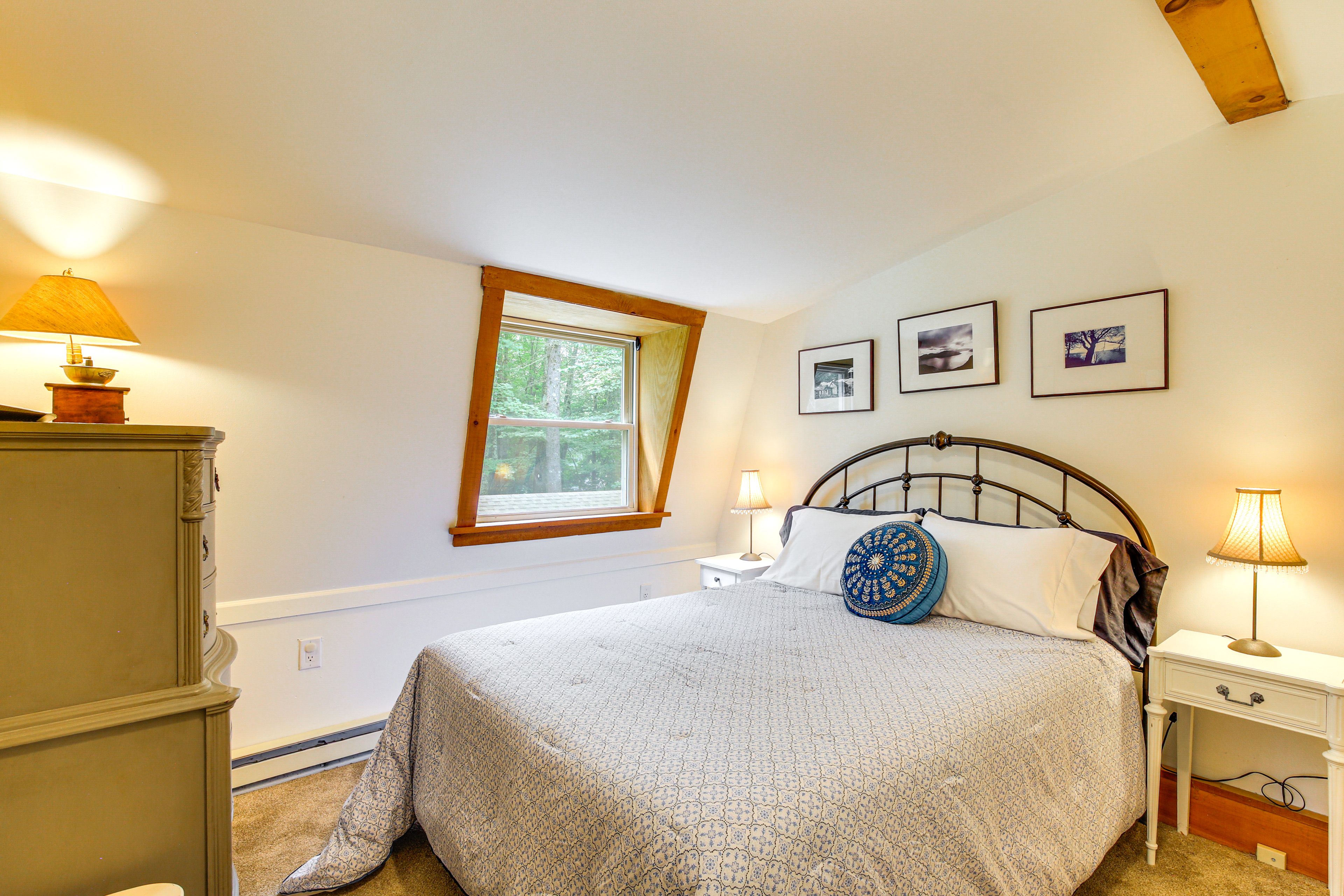 Bedroom | Queen Bed | Linens