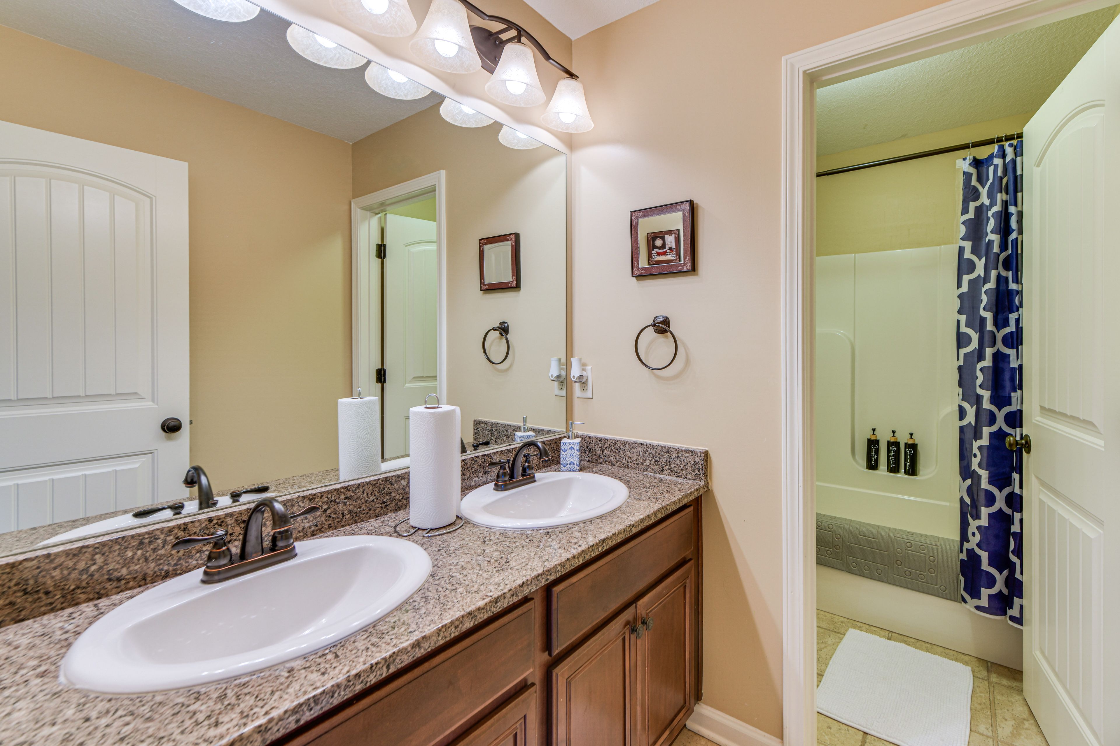 Full Bath | 2nd Floor
