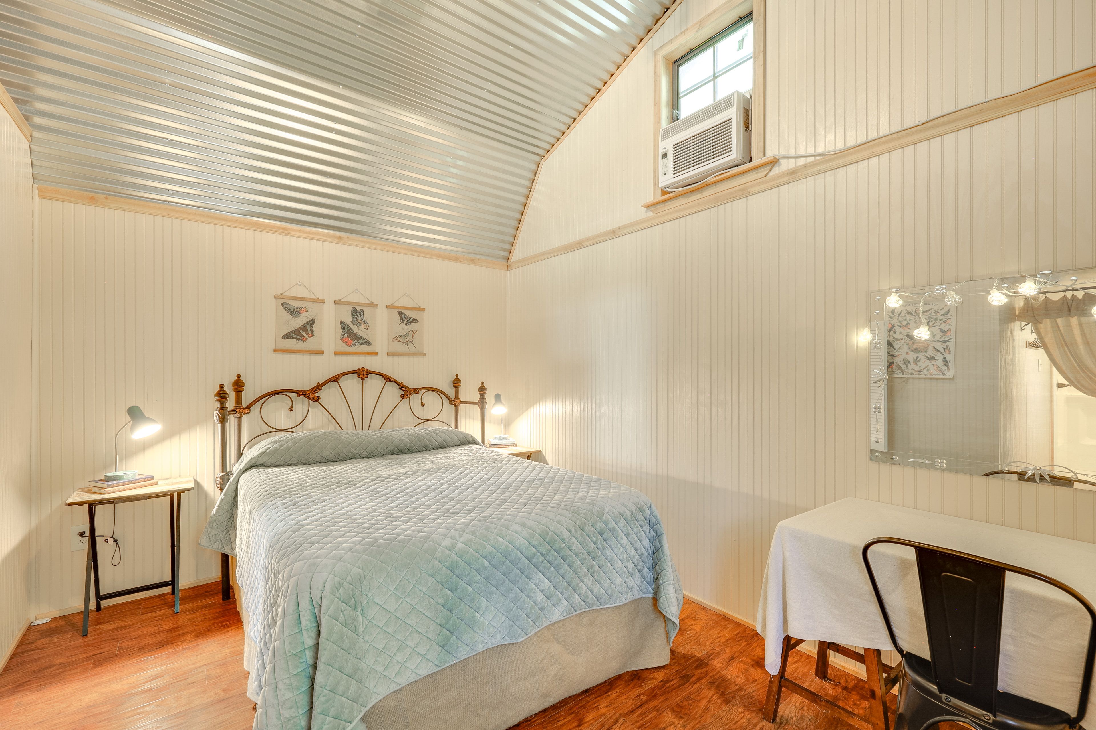 Bedroom | Queen Bed | Washer/Dryer