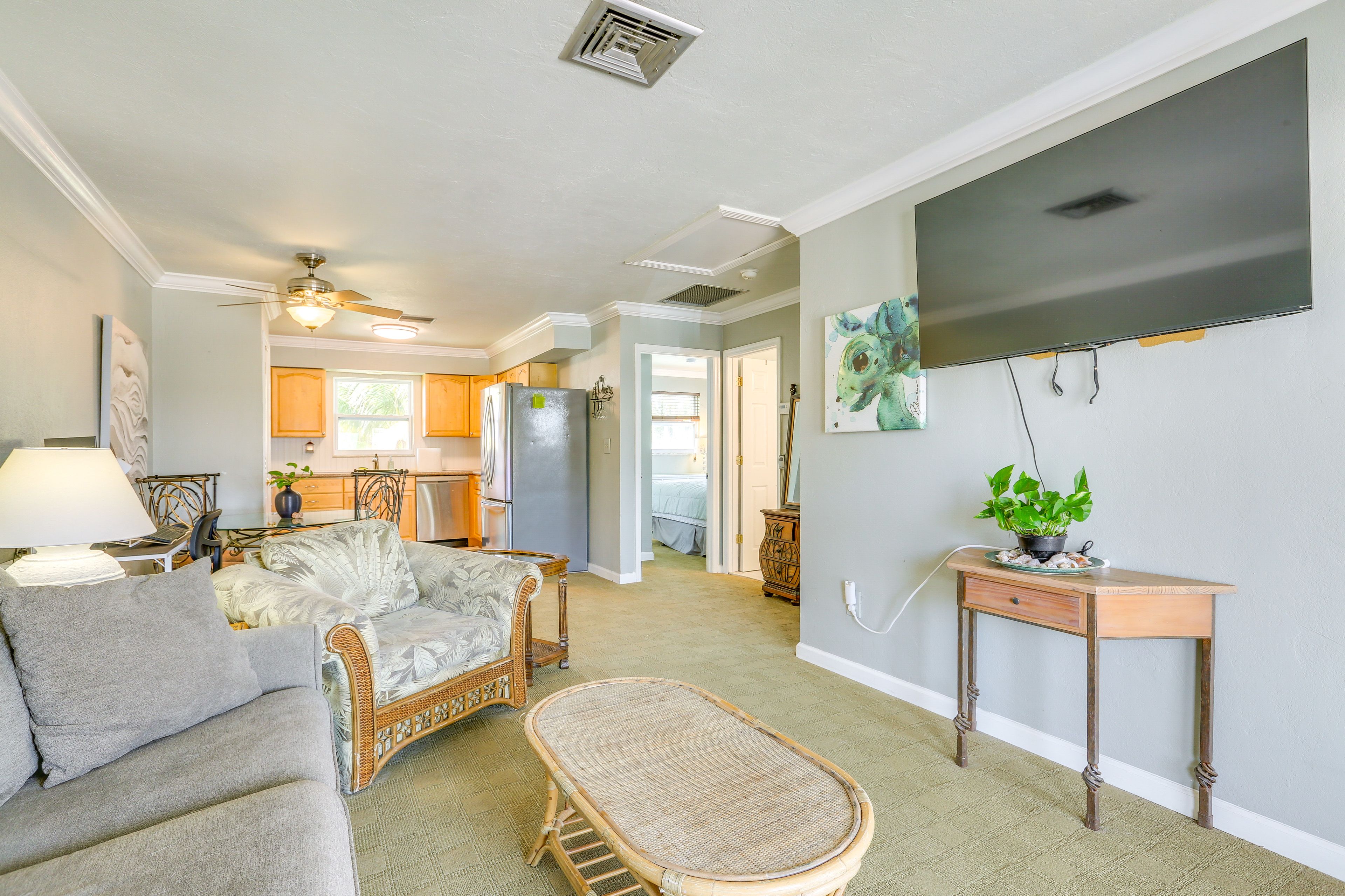 Living Room | Free WiFi | Smart TV