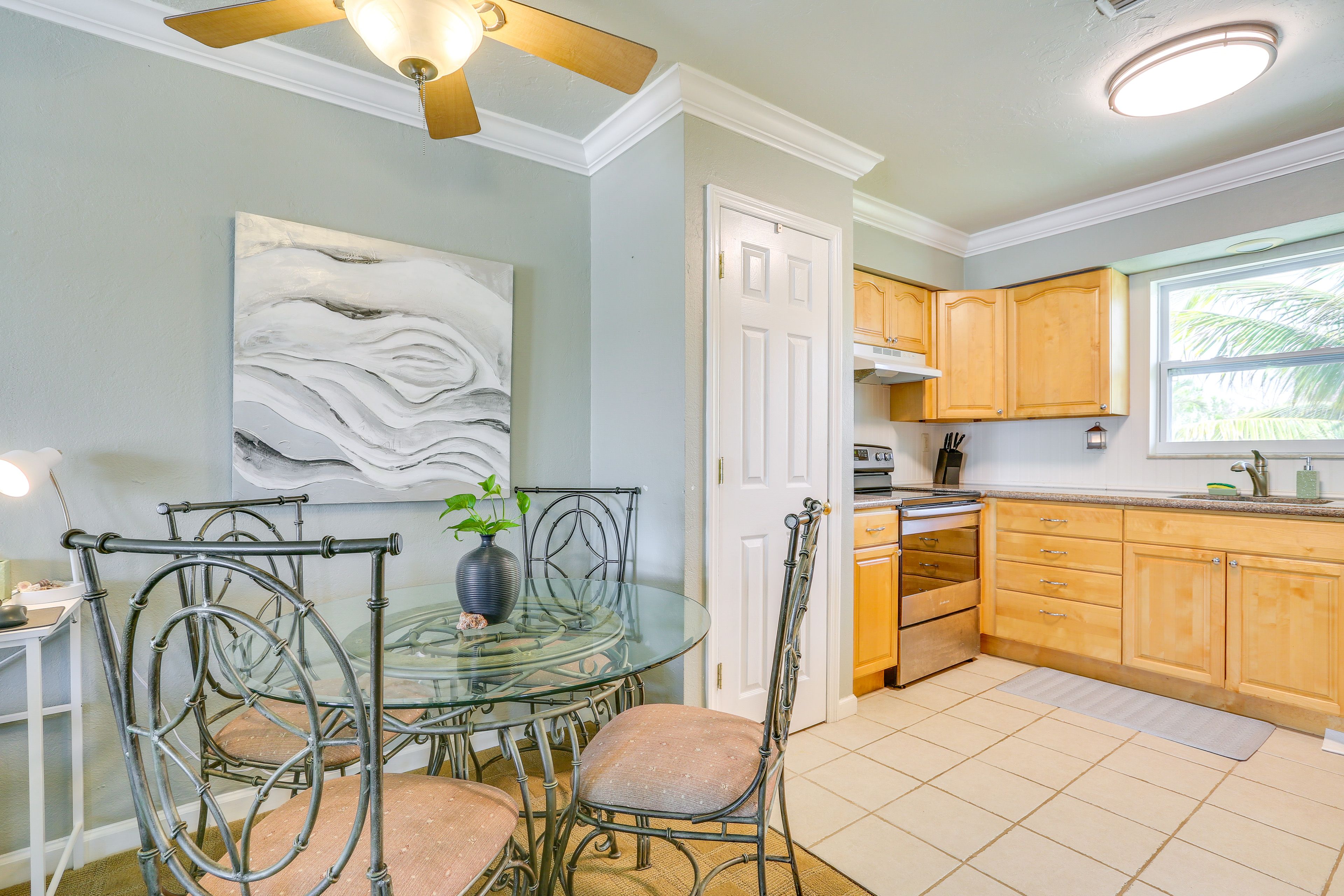 Dining Area | Dishware & Flatware | Central A/C & Heat