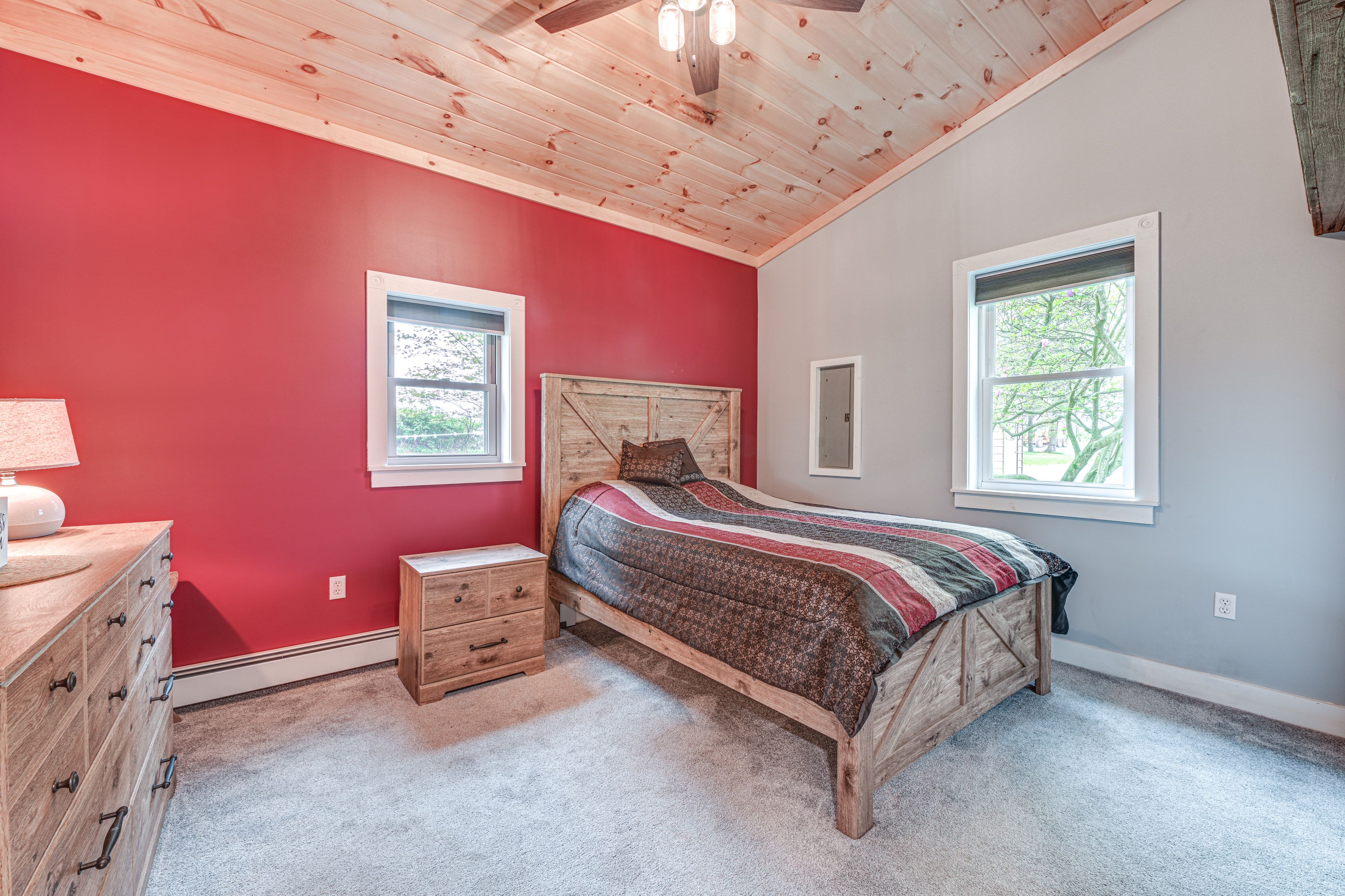 Bedroom 1 | Queen Bed | Main Floor
