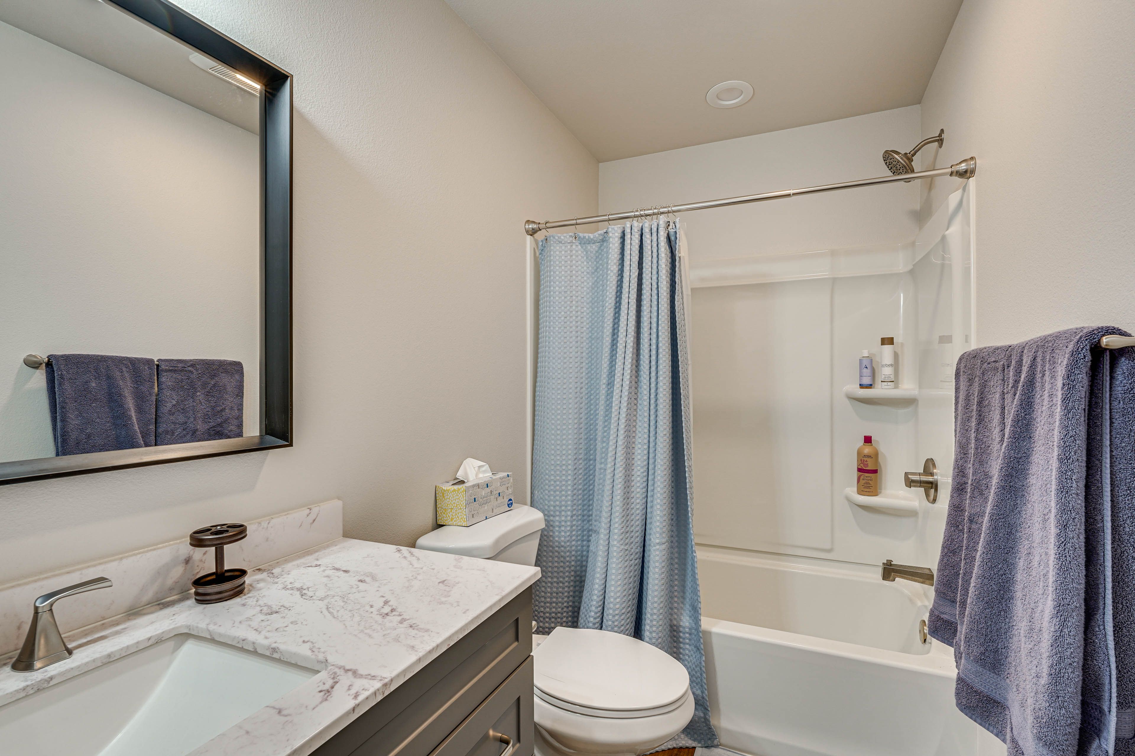 Full Bathroom | 2nd Floor