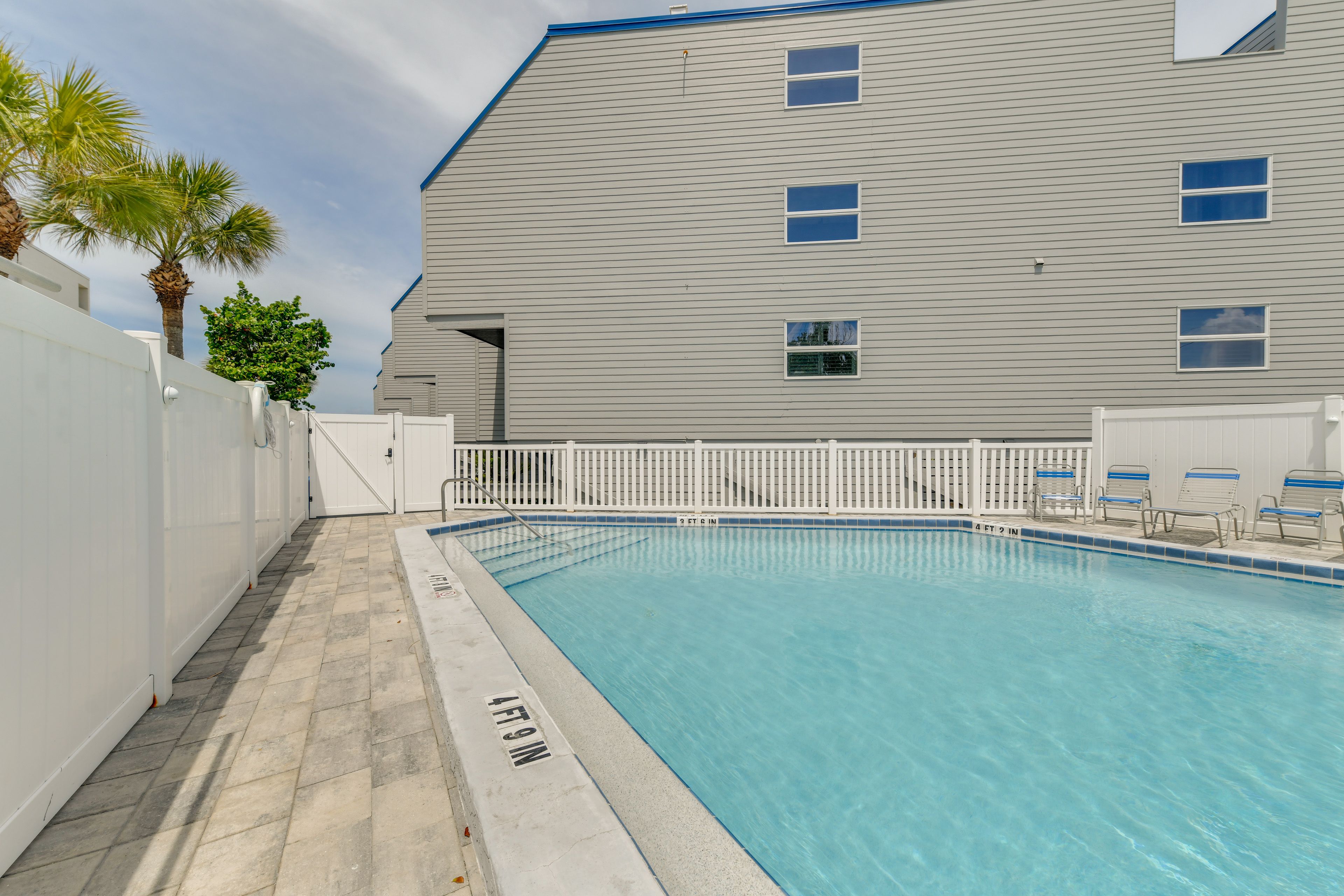 Boardwalk Condominiums | Heated Outdoor Pool