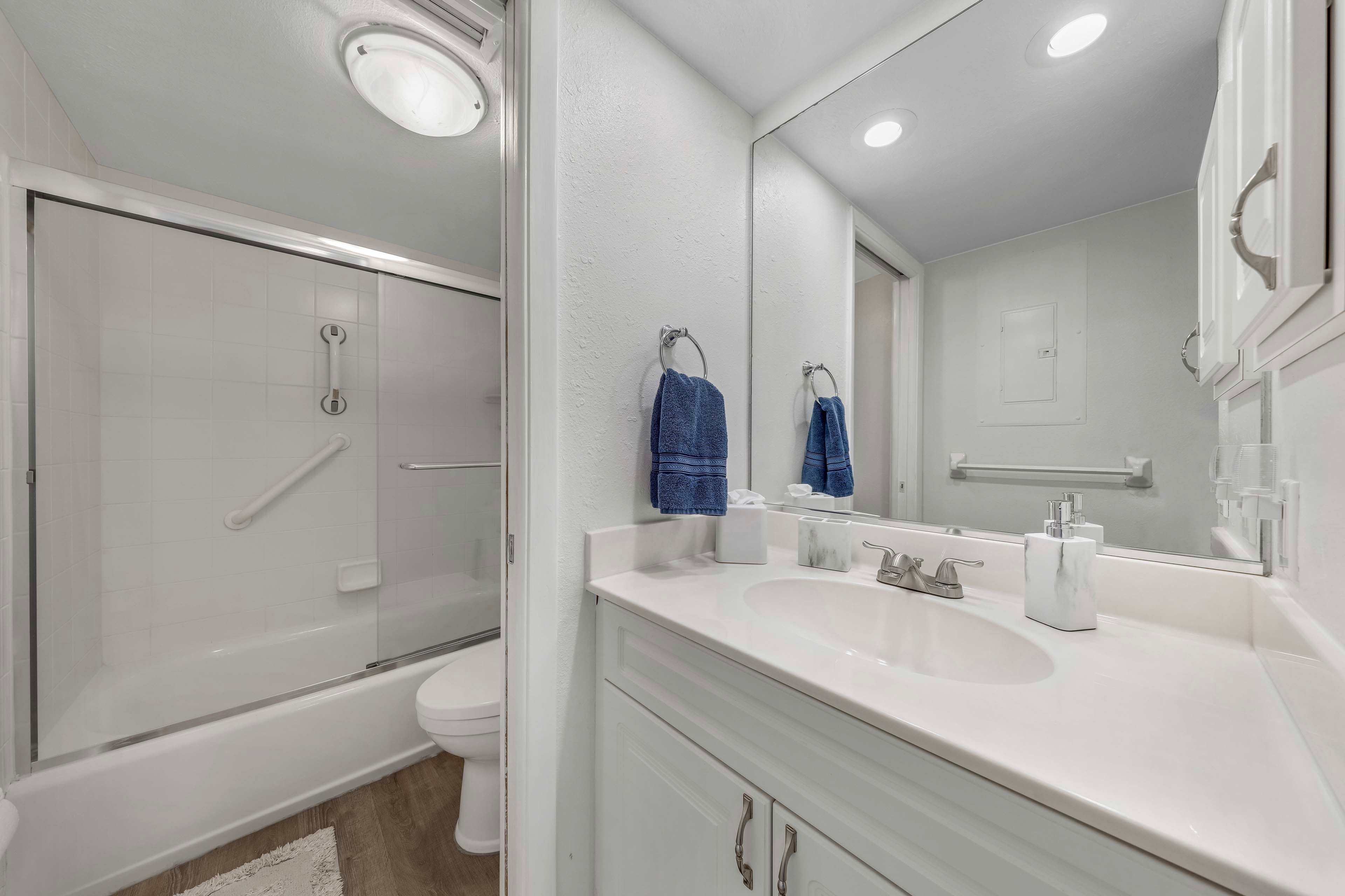 Full Bath | Towels | Hair Dryer | 1st Floor