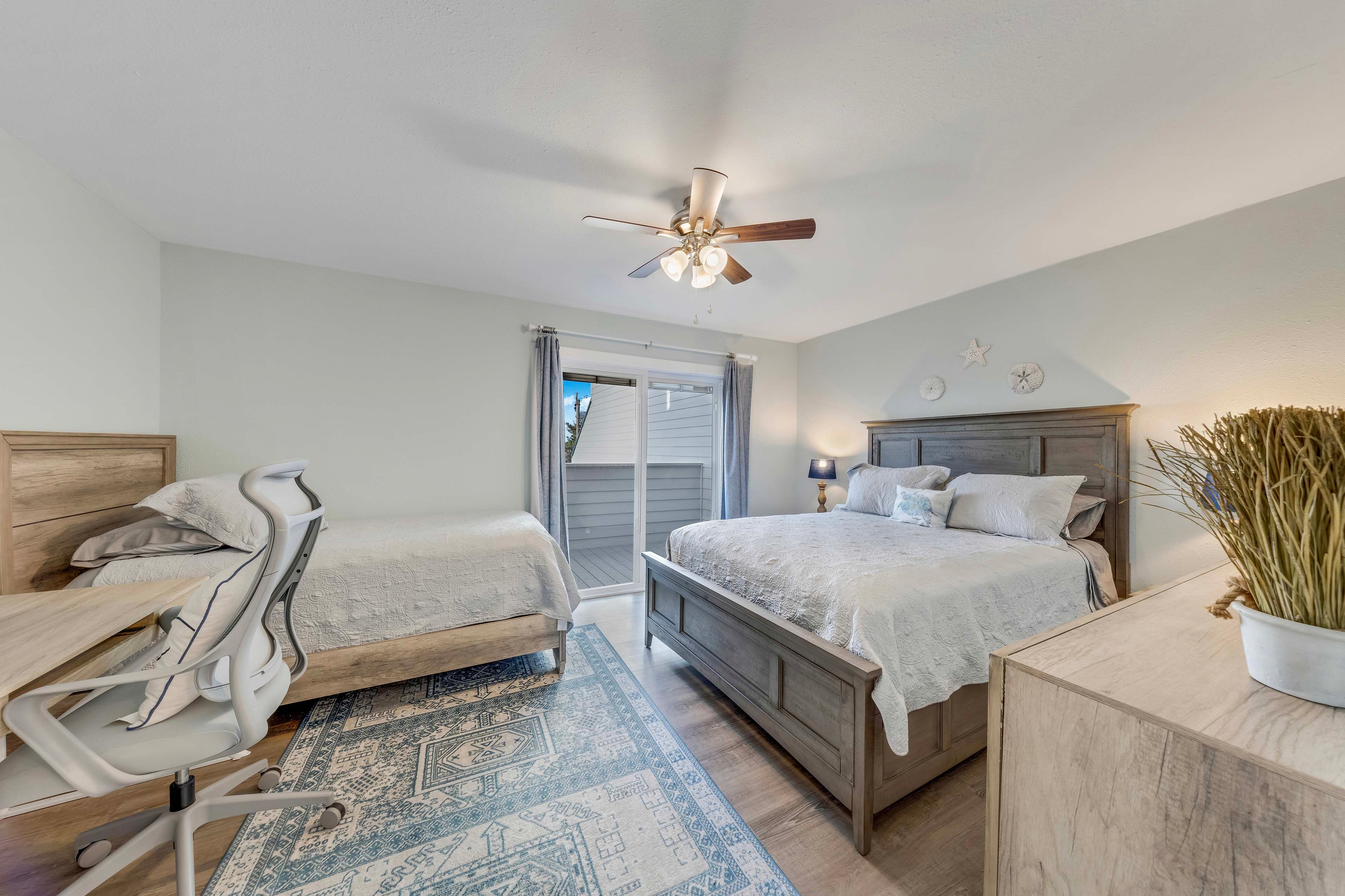 Bedroom 2 | Queen Bed | Twin Bed | Linens | 1st Floor