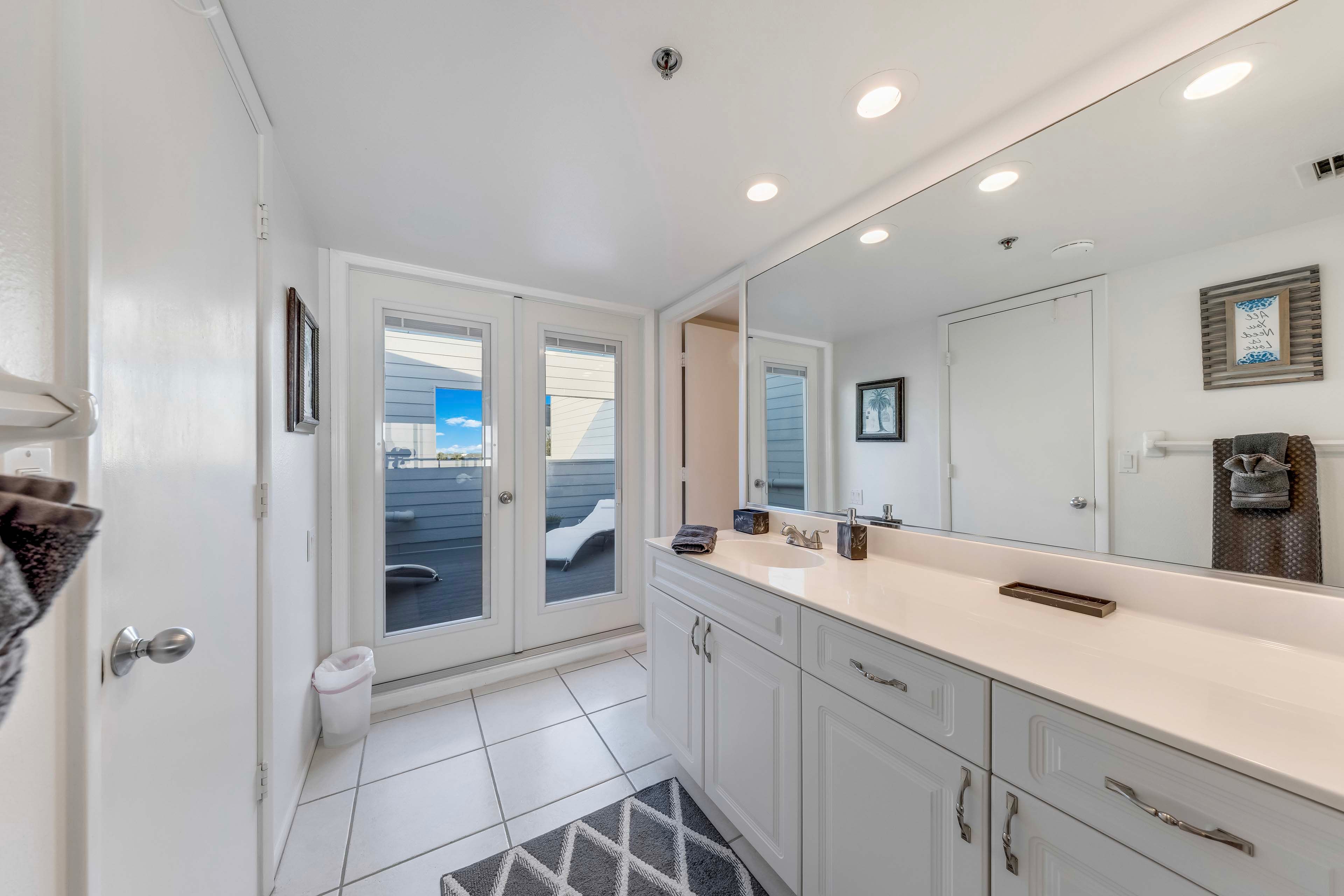 En-Suite Bath | 2nd Floor