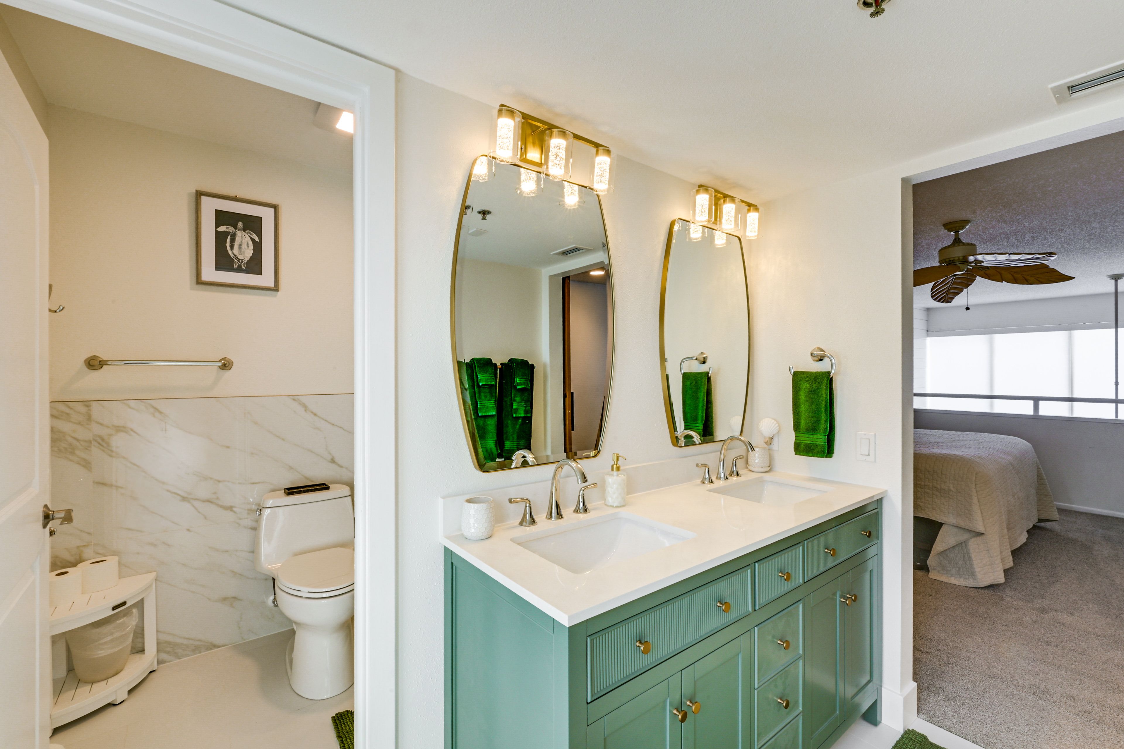 En-Suite Bath | 2nd Floor