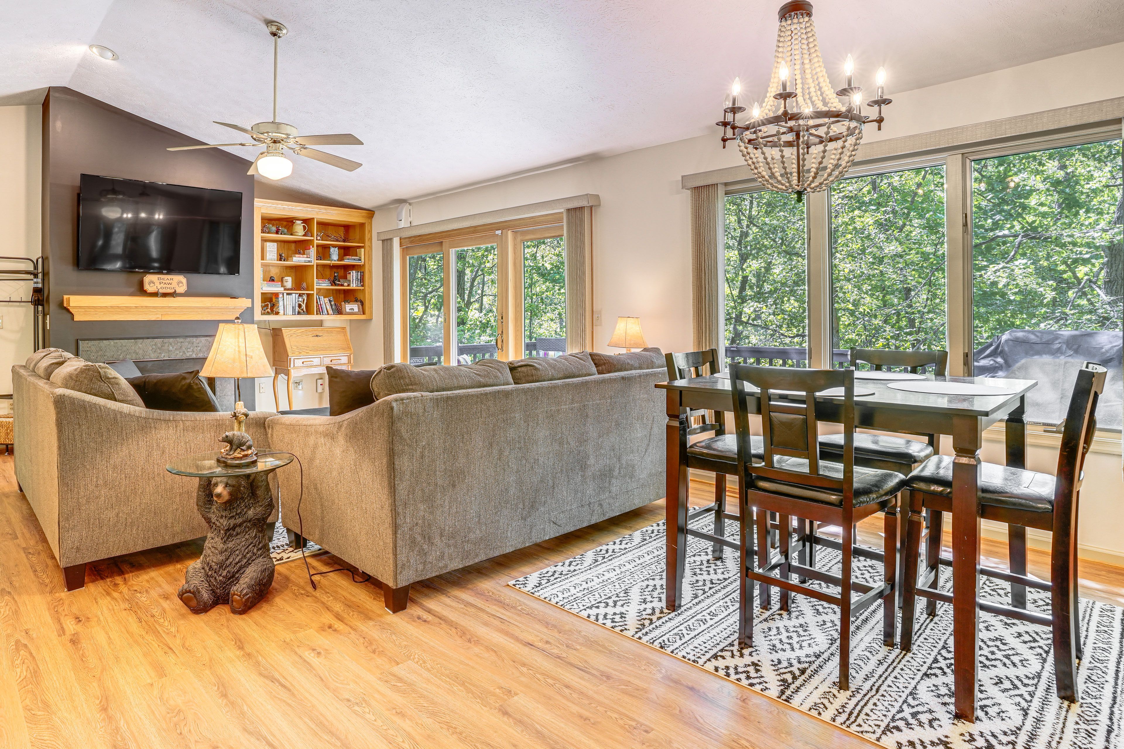 Living Area | Dining Table