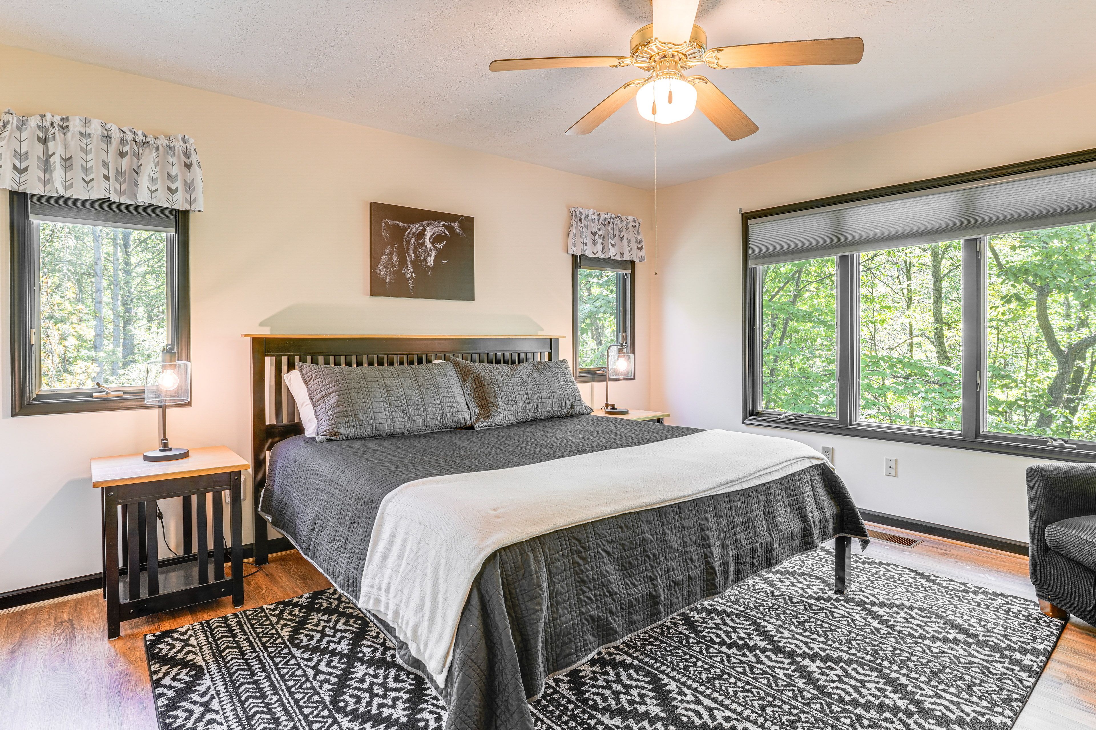 Bedroom 1 | King Bed | Smart TV | Main Floor