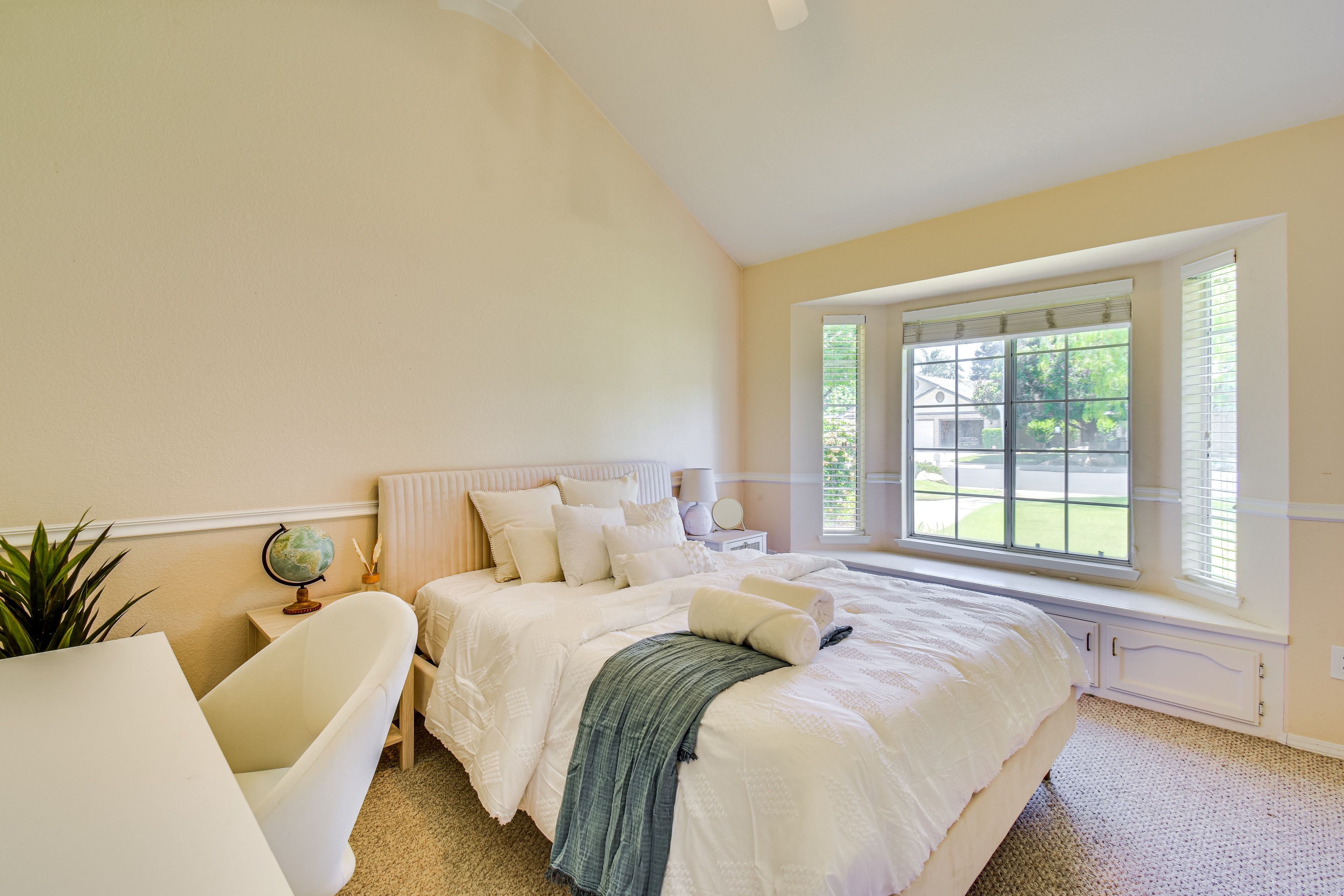 Bedroom 3 | Queen Bed