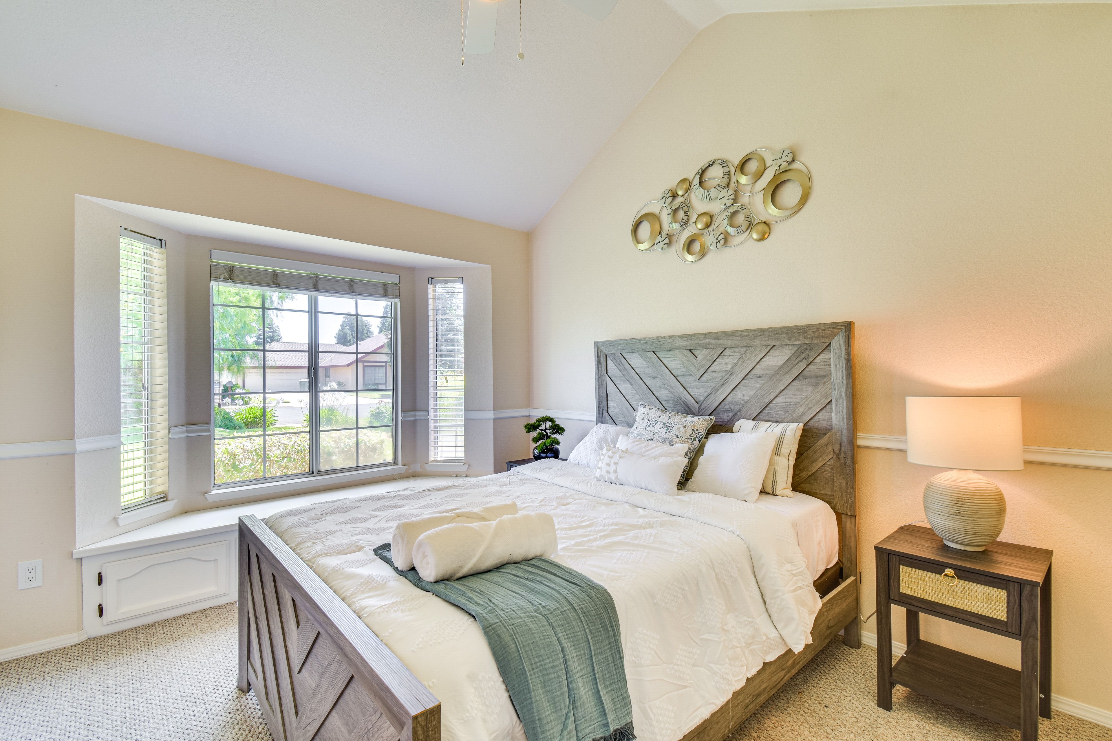 Bedroom 2 | Queen Bed