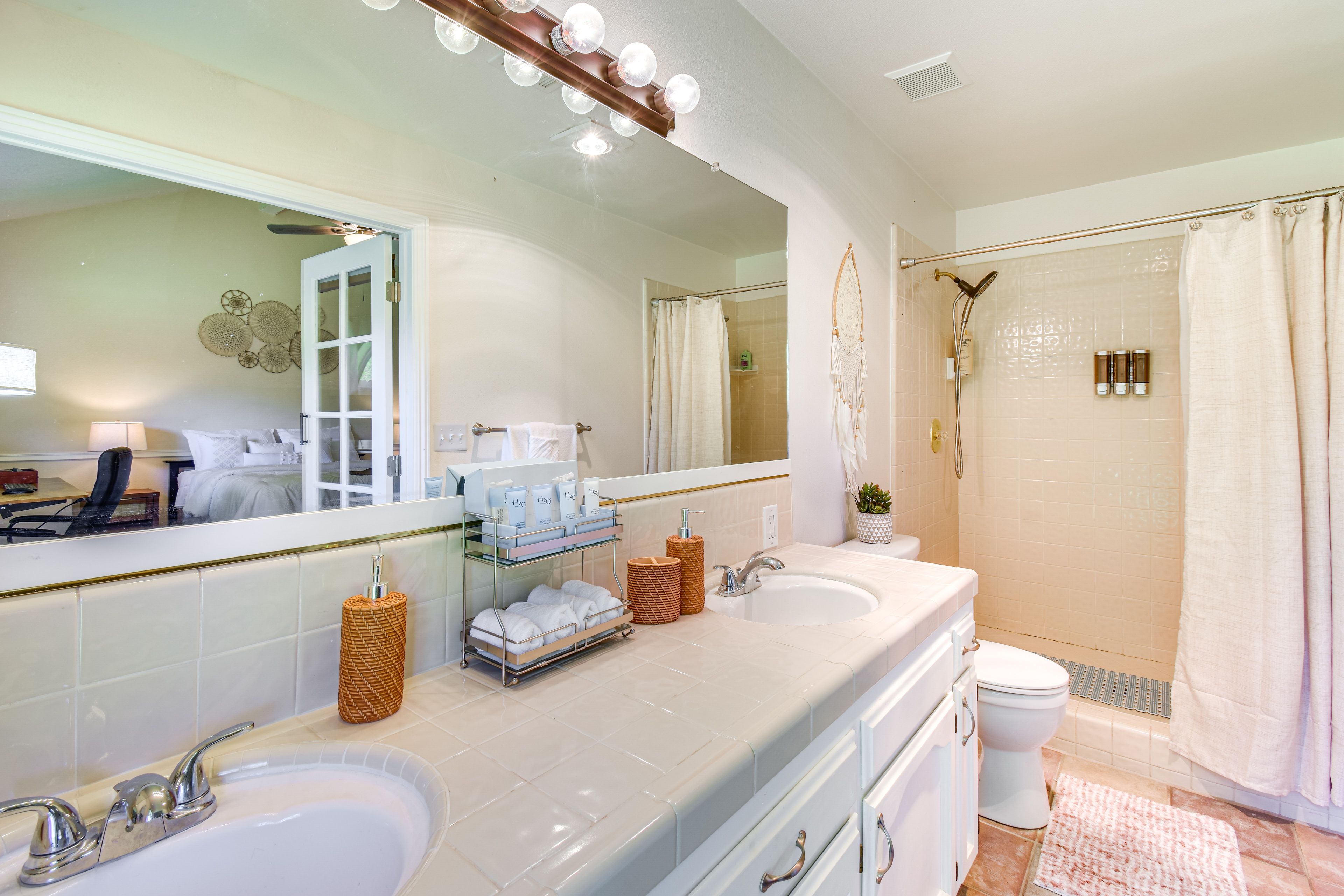 En-Suite Bathroom